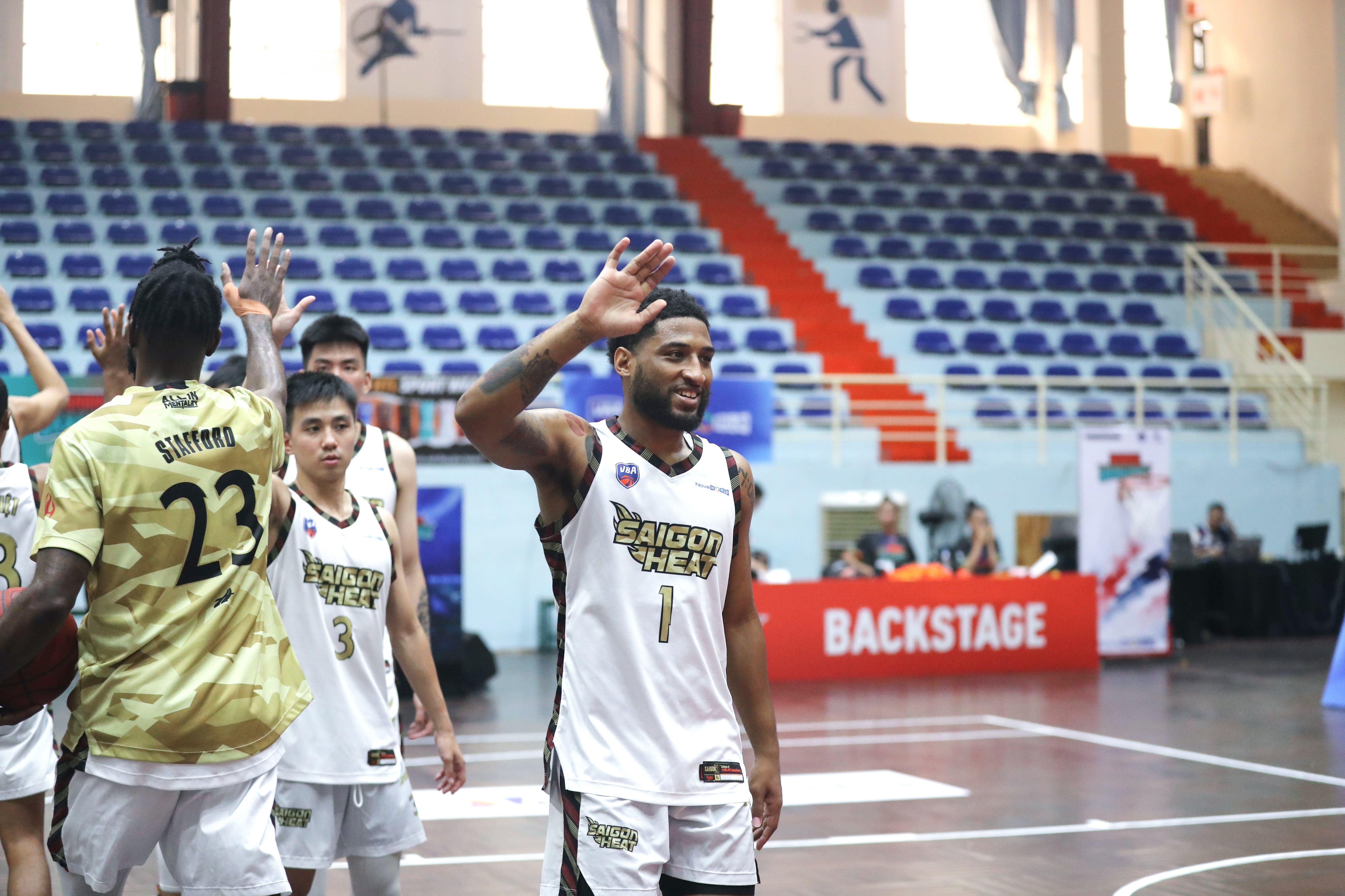 Madarious Gibbs,  Saigon Heat,  Hochiminh City Wings anh 1