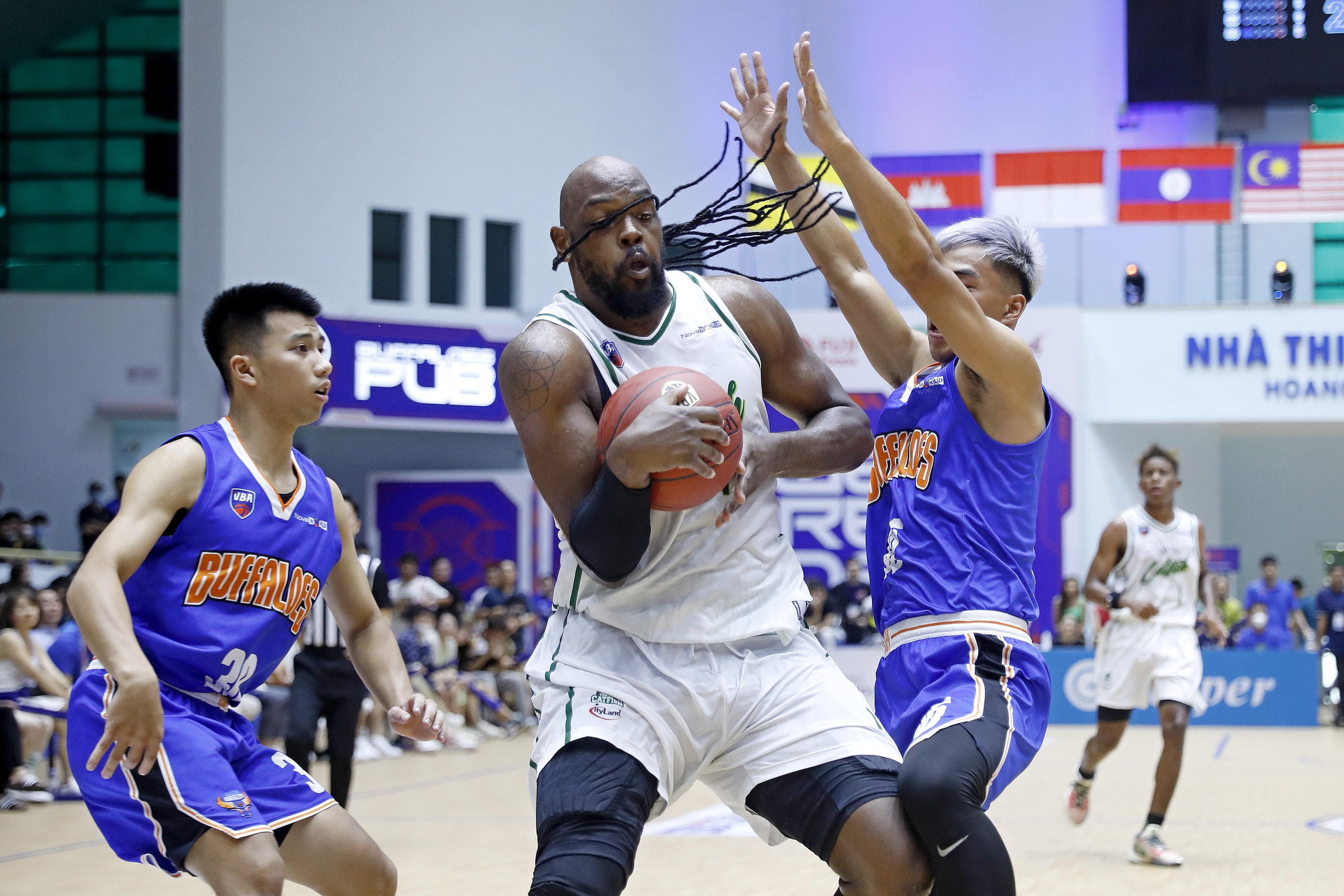 Cantho Catfish bat ngo danh bai Hanoi Buffaloes hinh anh