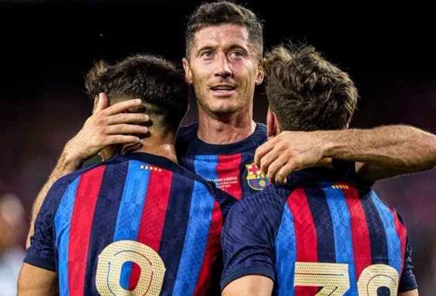 Barca chuan bi duoc bom them tien hinh anh