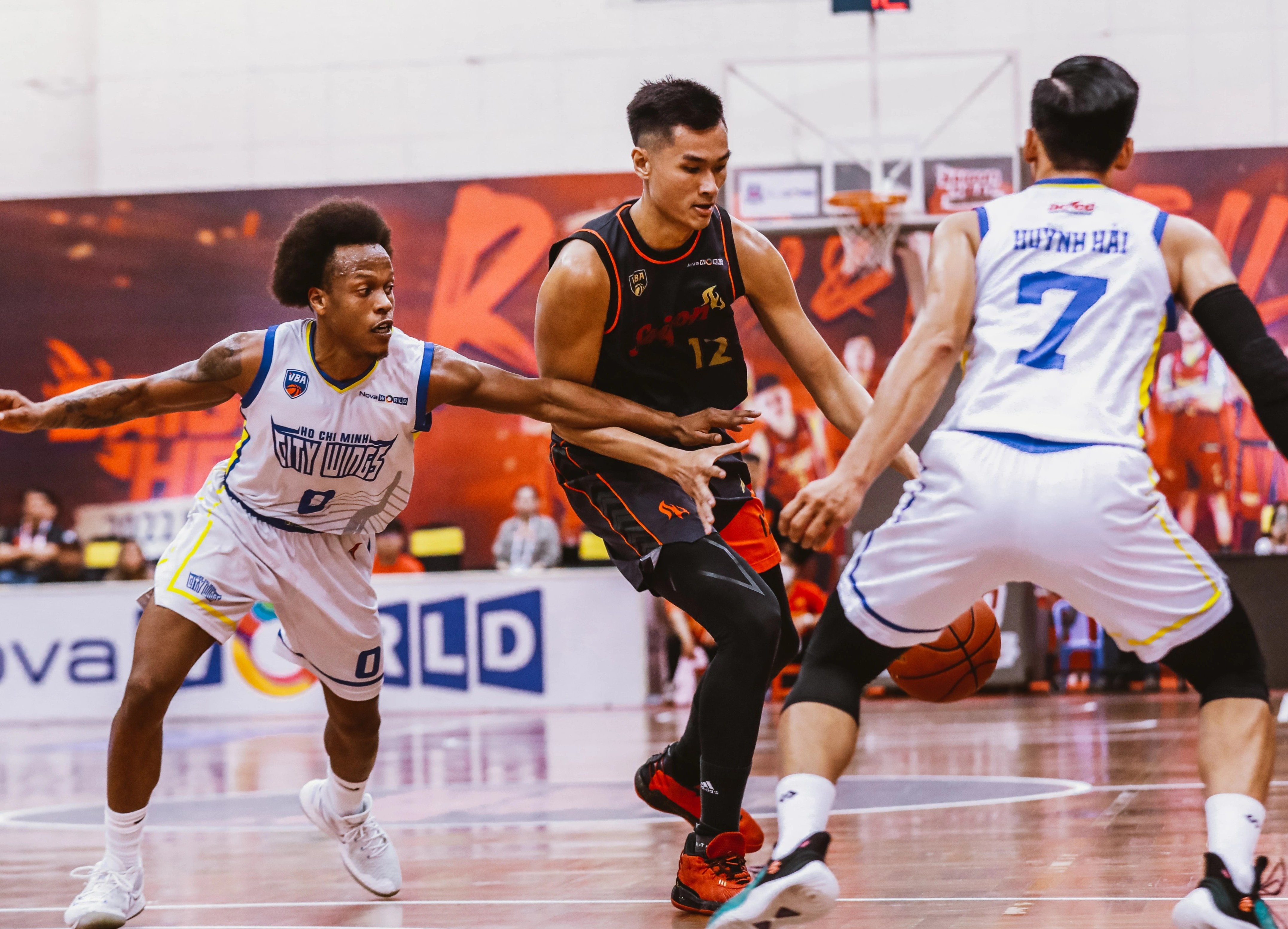 Tuyen thu Viet Nam choi 5 tran chung ket lien tiep o VBA hinh anh