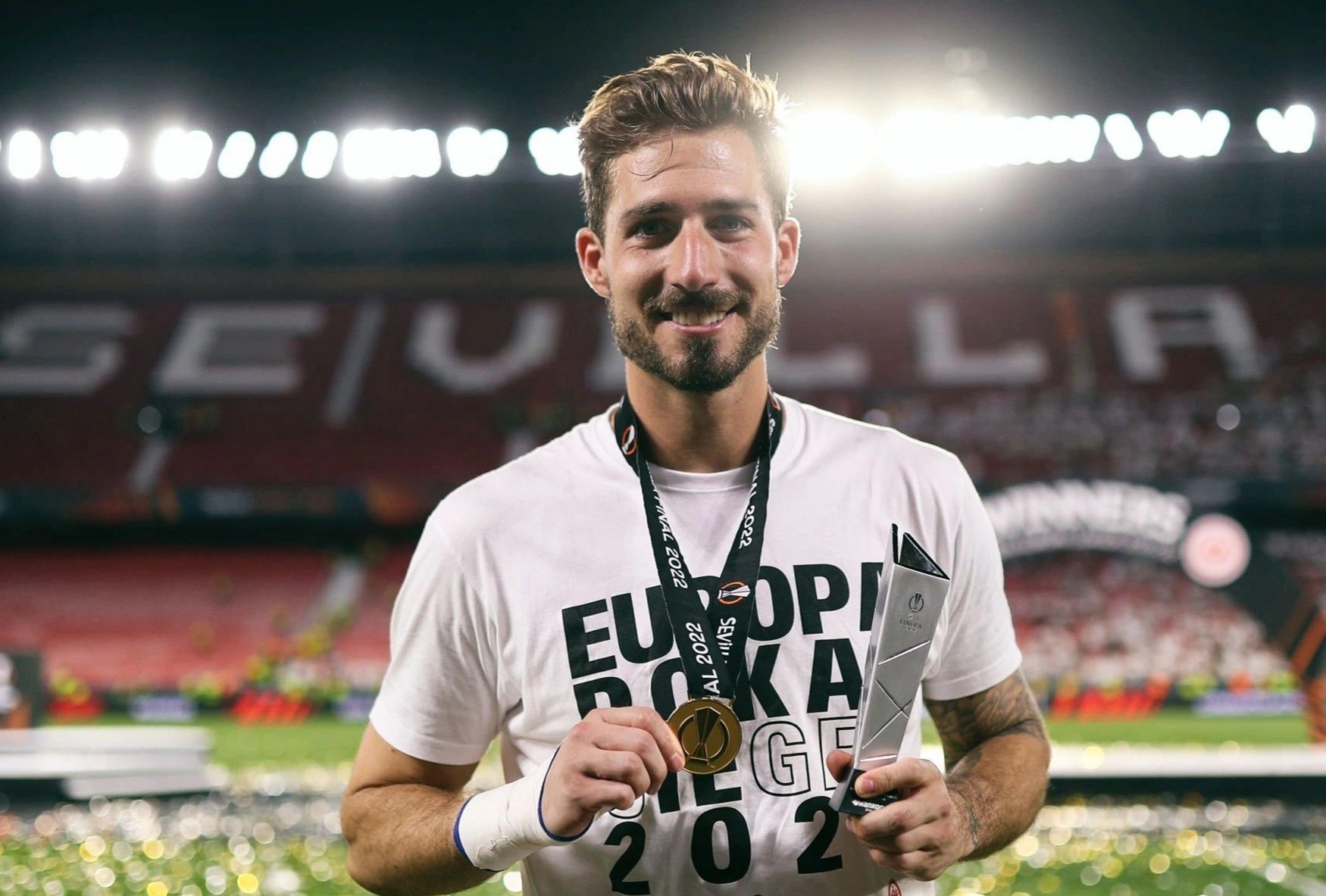 MU nhan cai lac dau tu nha vo dich Europa League hinh anh