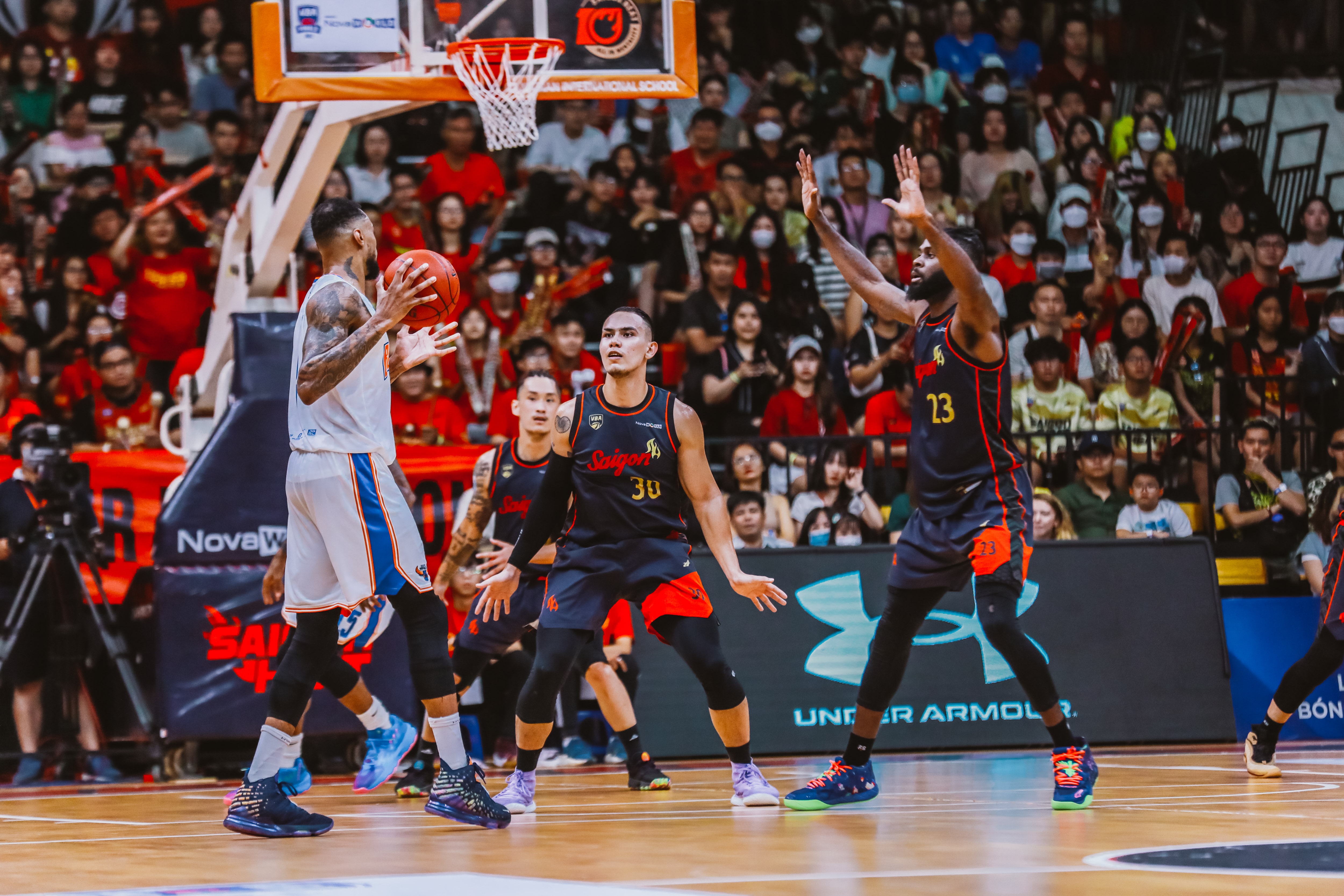 Cach Saigon Heat huy diet Hanoi Buffaloes trong hiep bon hinh anh