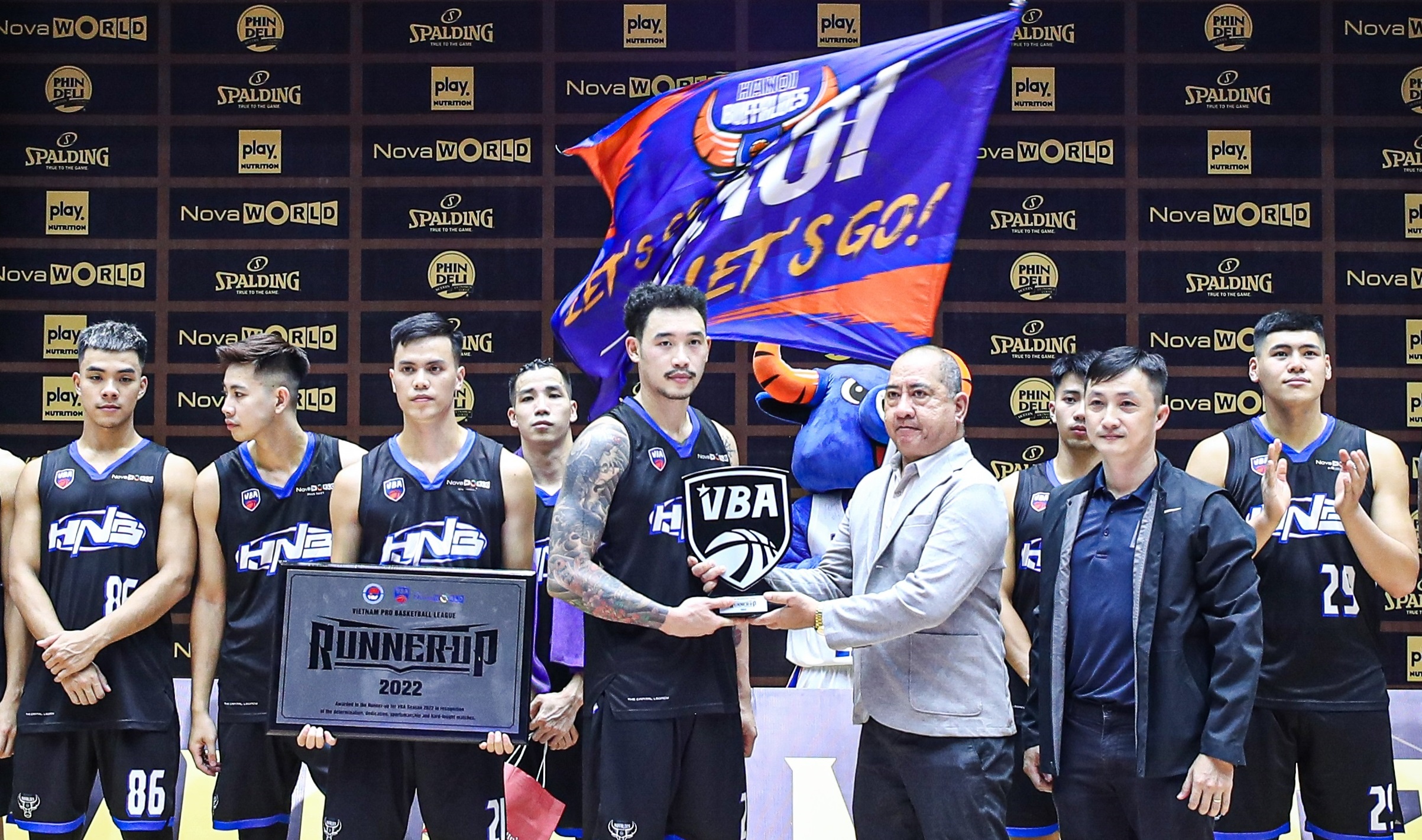 Hanoi Buffaloes lap ky luc buon sau chung ket VBA 2022 hinh anh