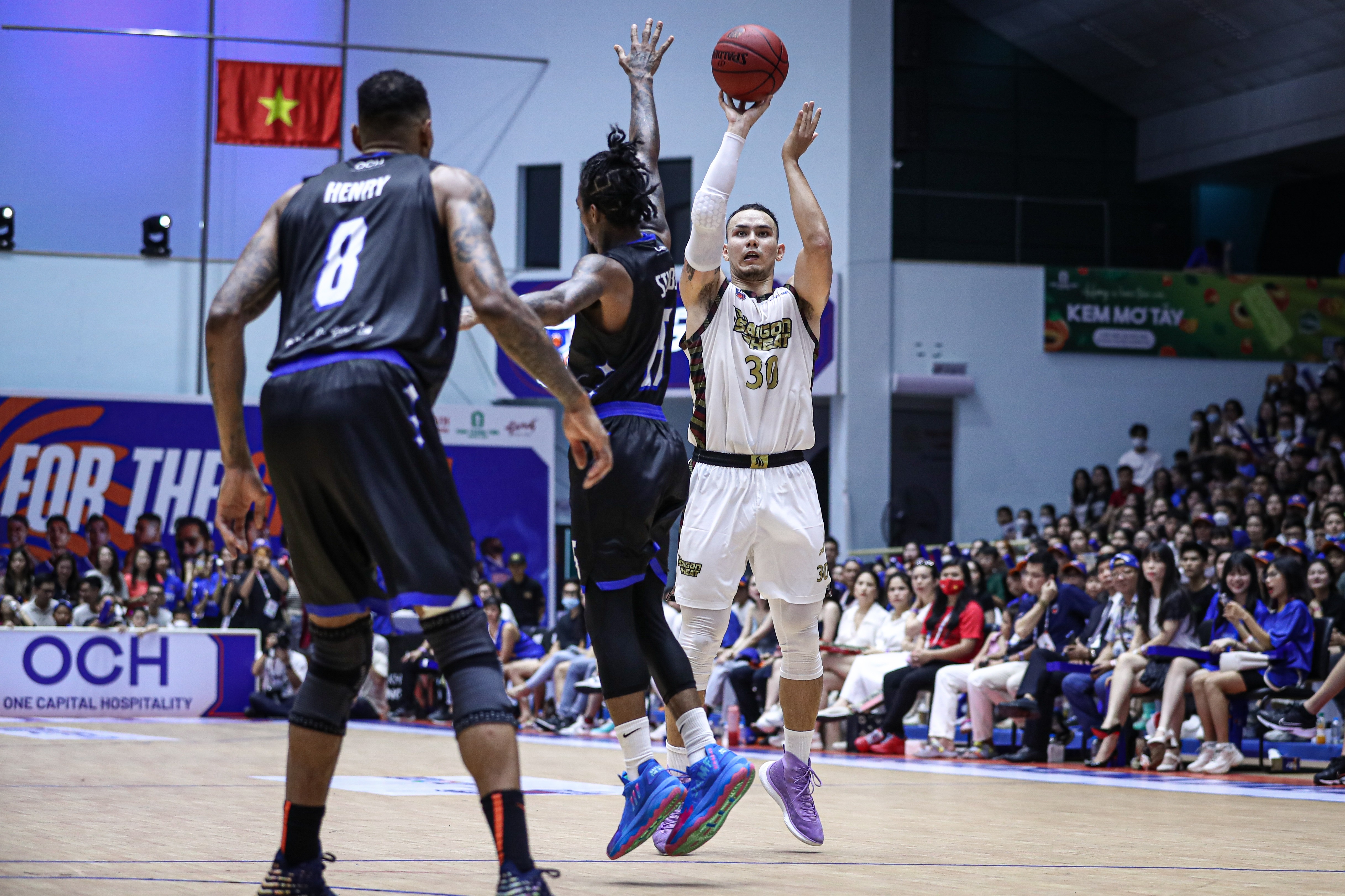 Tim Waale,  Pham Duc Kien,  Huynh Vinh Quang anh 1