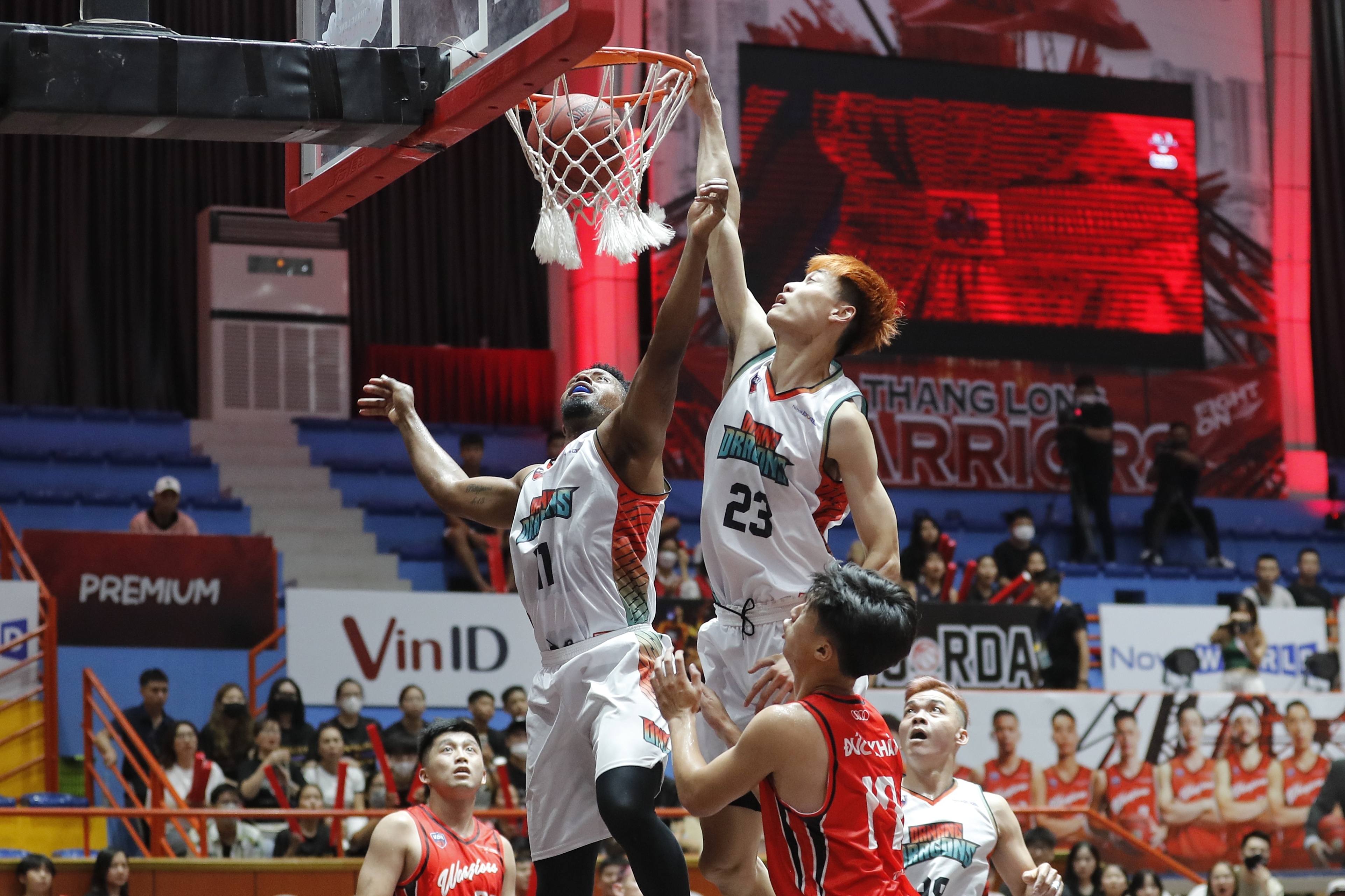 Tim Waale,  Pham Duc Kien,  Huynh Vinh Quang anh 7