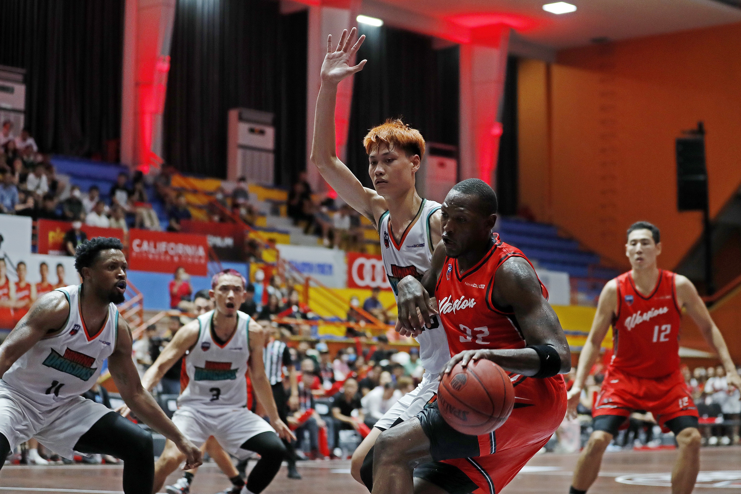 Tim Waale,  Pham Duc Kien,  Huynh Vinh Quang anh 8