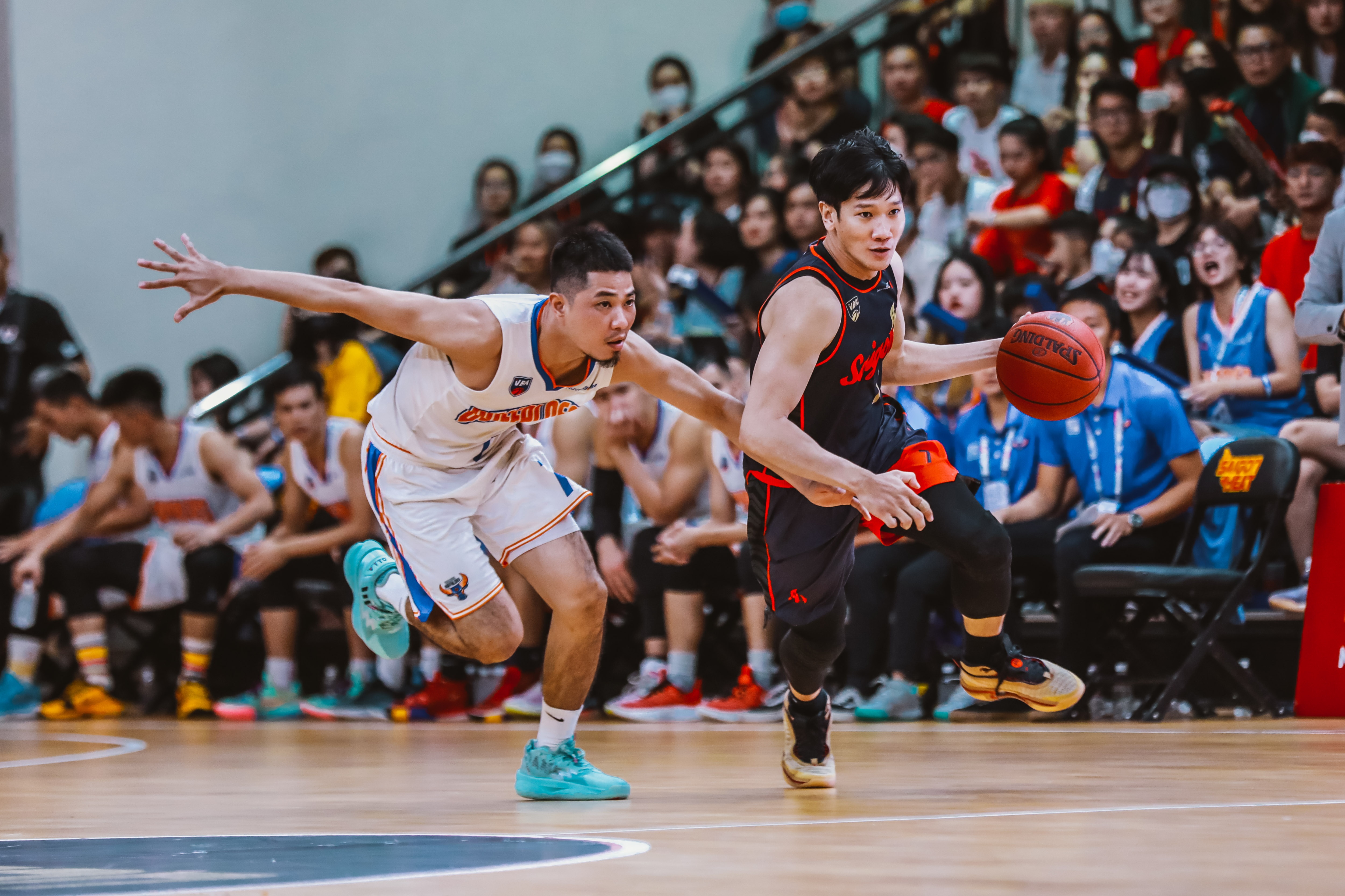 Tam Dinh,  Justin Young,  Saigon Heat anh 7