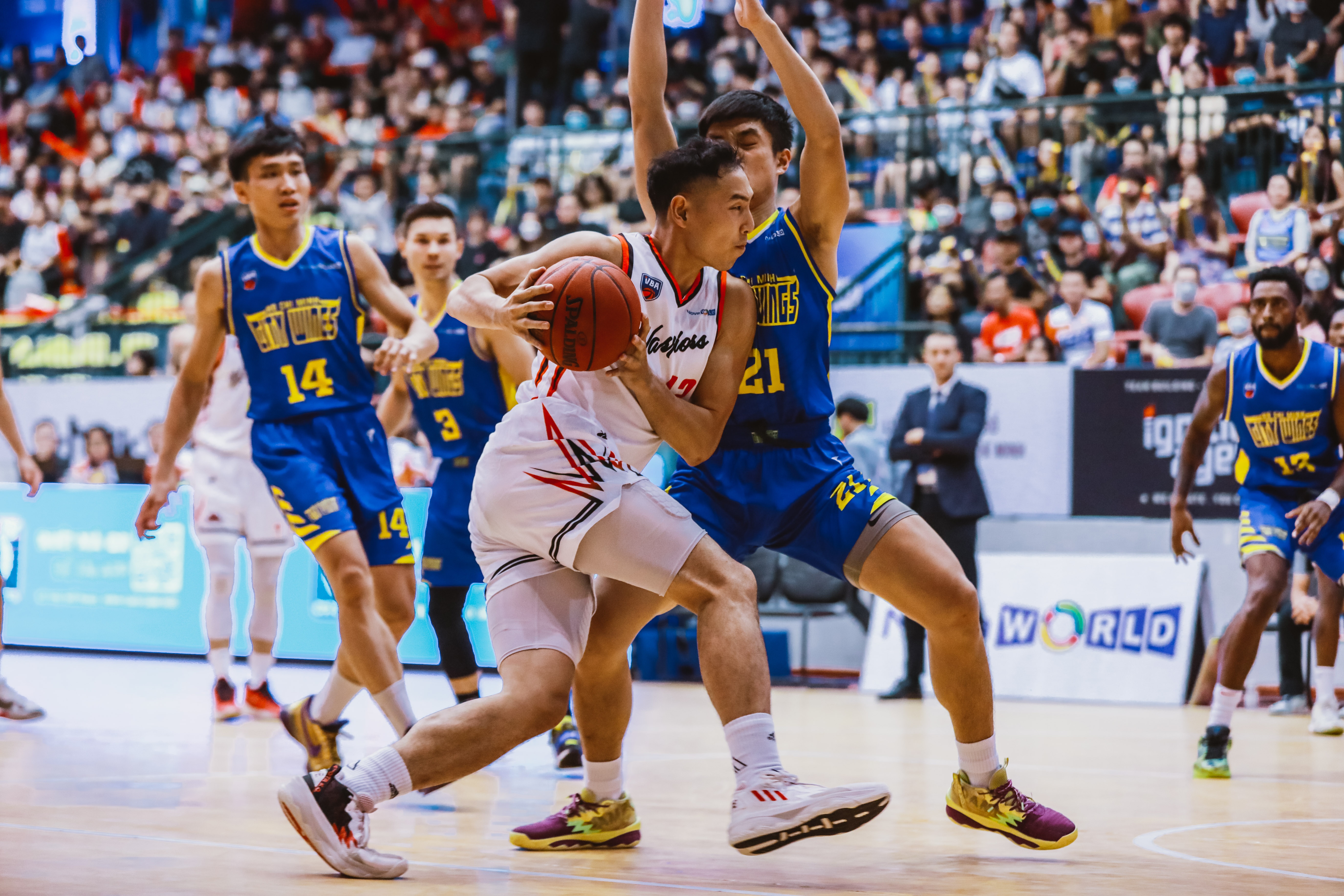 Tam Dinh,  Justin Young,  Saigon Heat anh 1