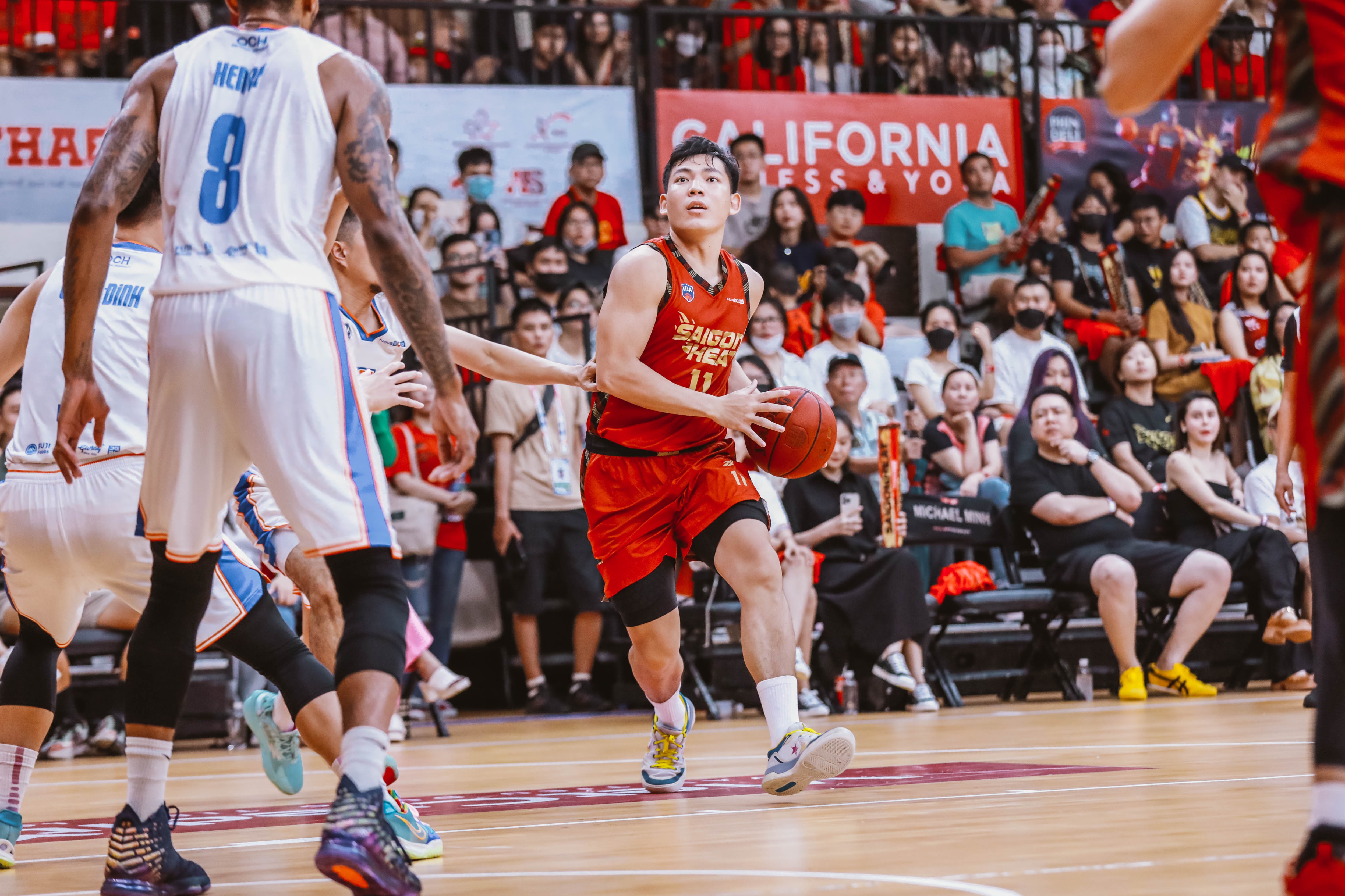 Tam Dinh,  Justin Young,  Saigon Heat anh 6