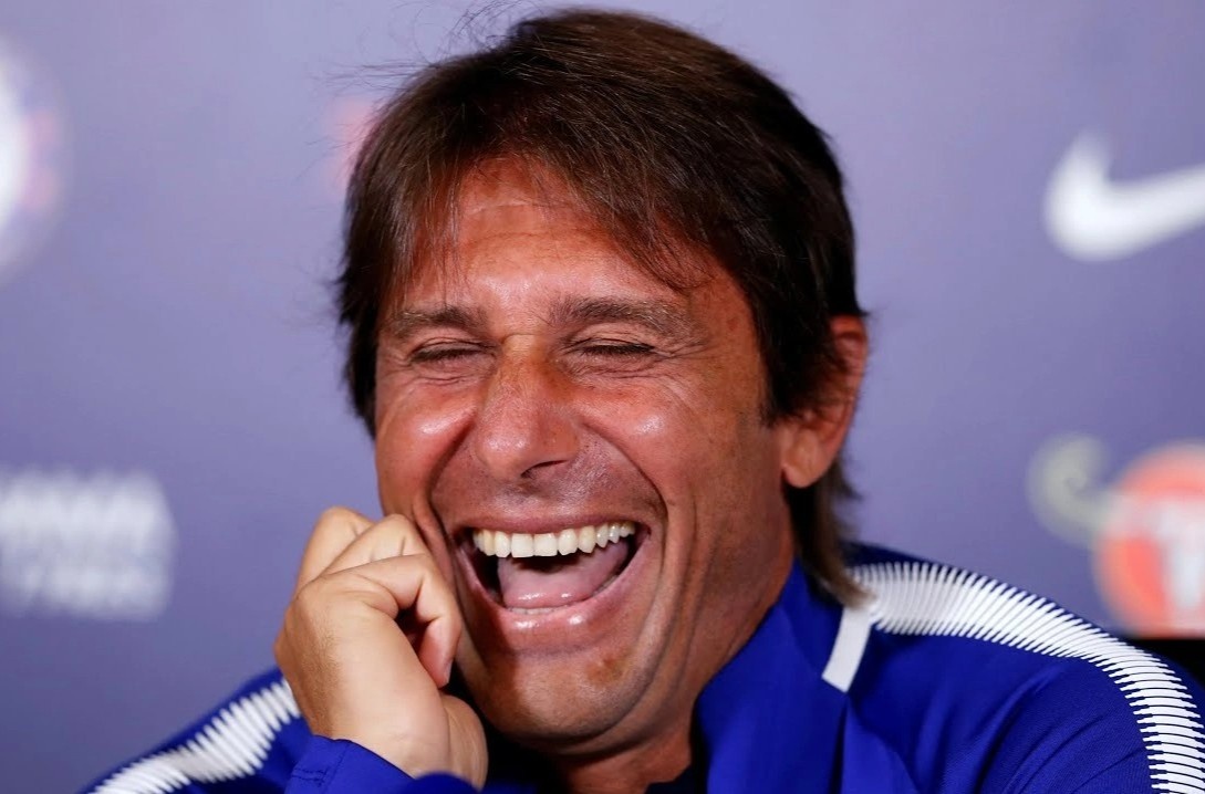 HLV Conte cuoi khi duoc hoi ve Juventus hinh anh