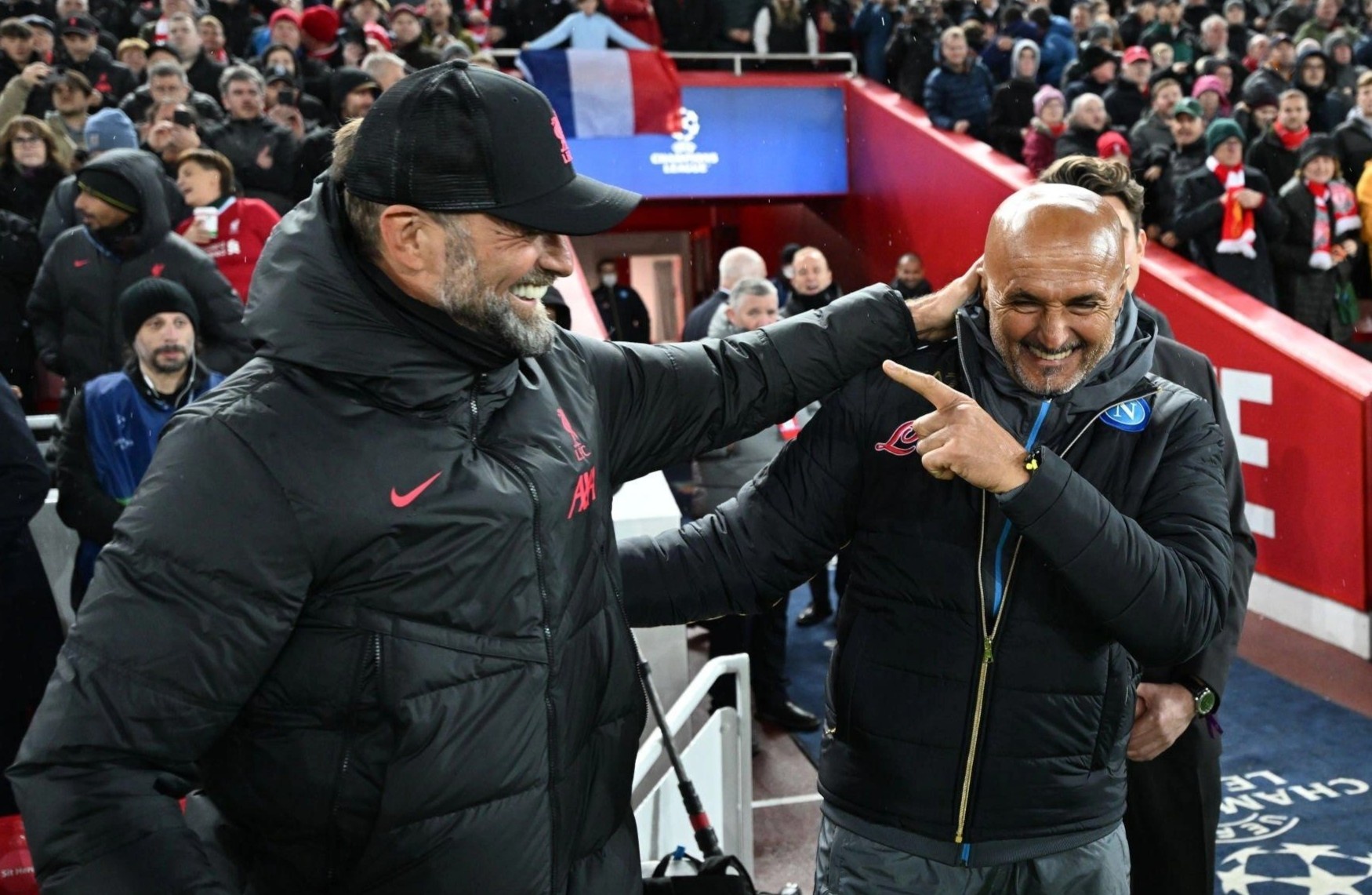 Phan ung cua Napoli khi dut chuoi 27 tran bat bai hinh anh