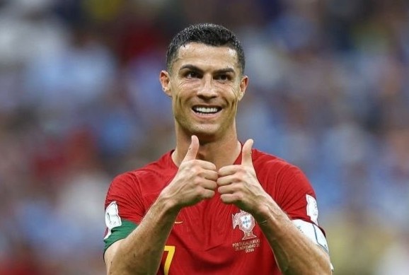 Ronaldo duoc de nghi hop dong 500 trieu euro hinh anh