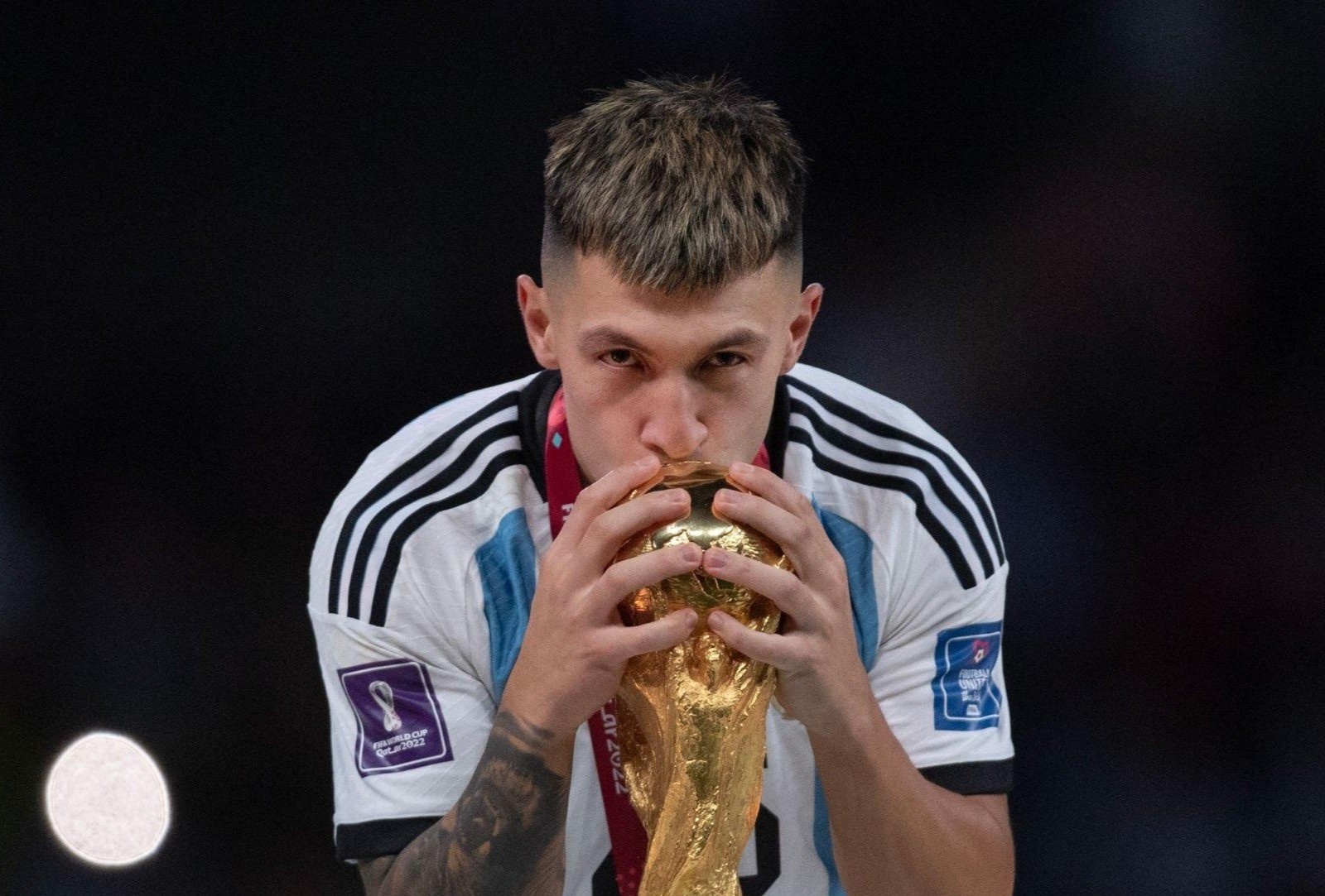 HLV Ten Hag nhac nho nha vo dich World Cup hinh anh