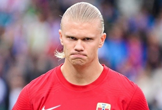 Haaland kho chiu khi xem World Cup qua tivi hinh anh