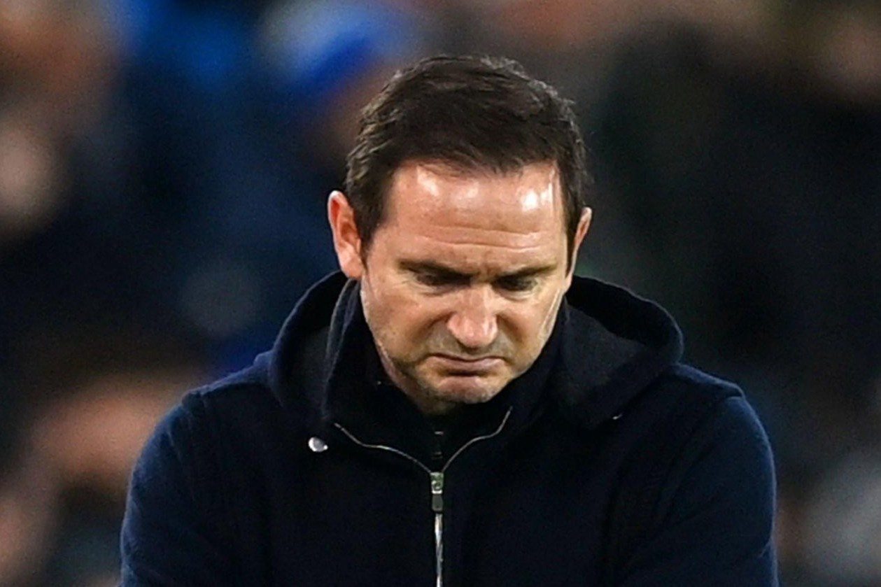 HLV Lampard truoc nguy co bi sa thai hinh anh