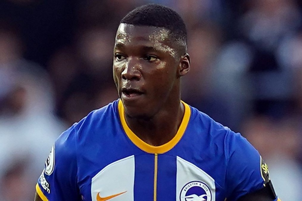 Cau thu bi MU ngo lo duoc Liverpool, Chelsea theo duoi hinh anh