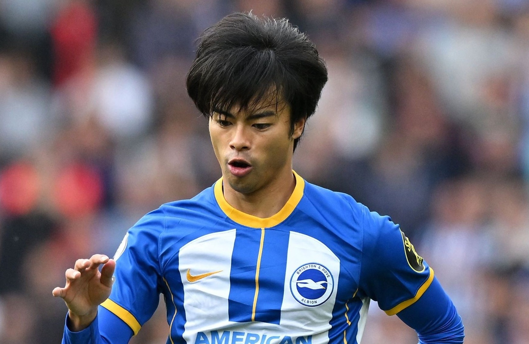 Mitoma va dan sao chau A toa sang o chau Au mua nay hinh anh