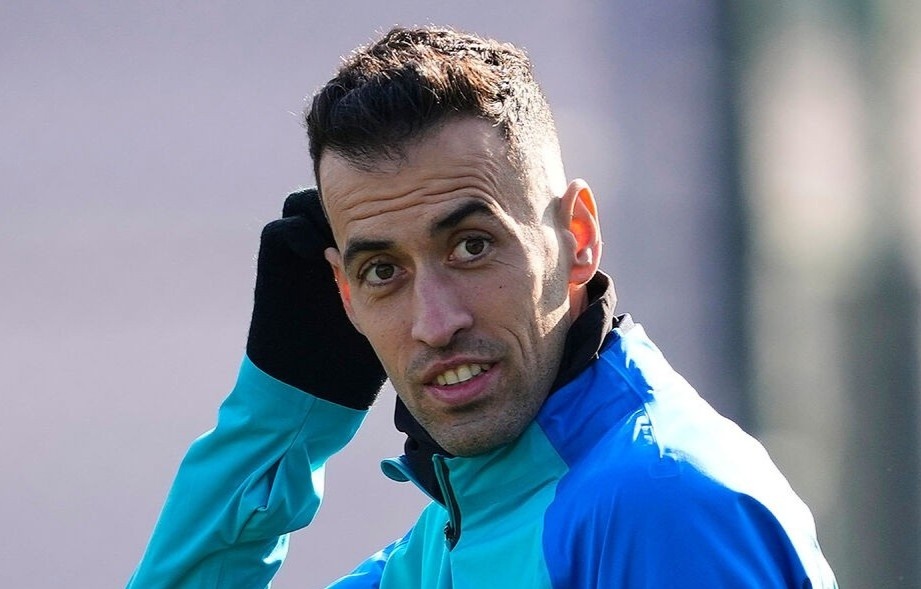 Busquets khong muon lam dong doi cua Ronaldo hinh anh