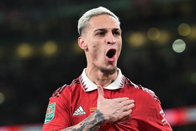 Berbatov: Antony xung dang bi chi trich hinh anh