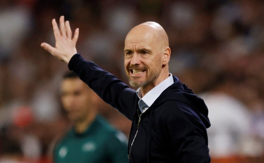 Ten Hag bi loai khoi de cu HLV hay nhat Premier League hinh anh