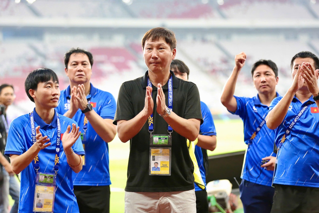 HLV Kim Sang-sik dat muc tieu nang tam U23 Viet Nam hinh anh