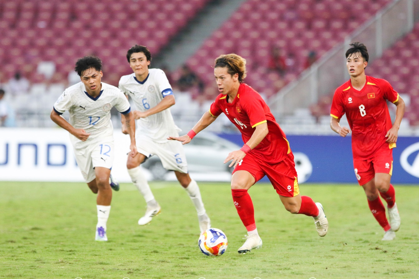 Tran U23 Indonesia va U23 Viet Nam co VAR hinh anh