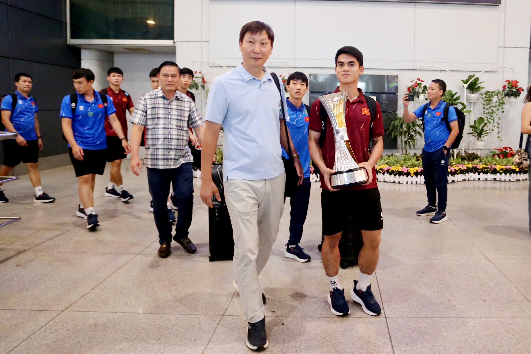 U23 Viet Nam ve nuoc, HLV Kim Sang-sik duoc quan tam dac biet hinh anh