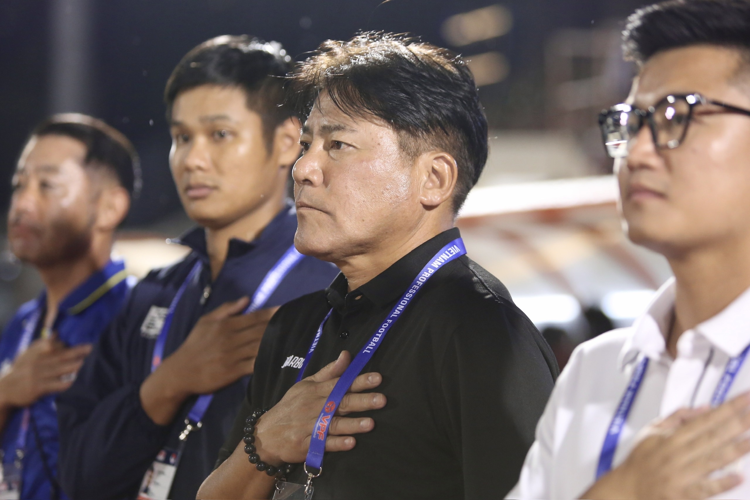 CLB Ha Noi bat ngo voi luc luong cua CA TP.HCM hinh anh