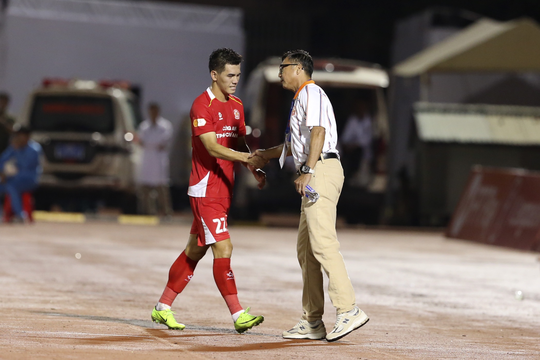 HLV Le Huynh Duc dong cam voi Tien Linh hinh anh