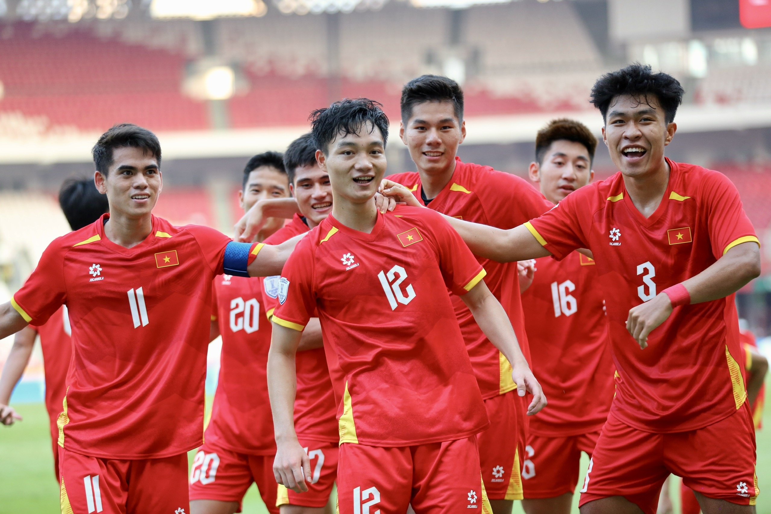 Doi tuyen Viet Nam don lan gio moi tu U23 hinh anh