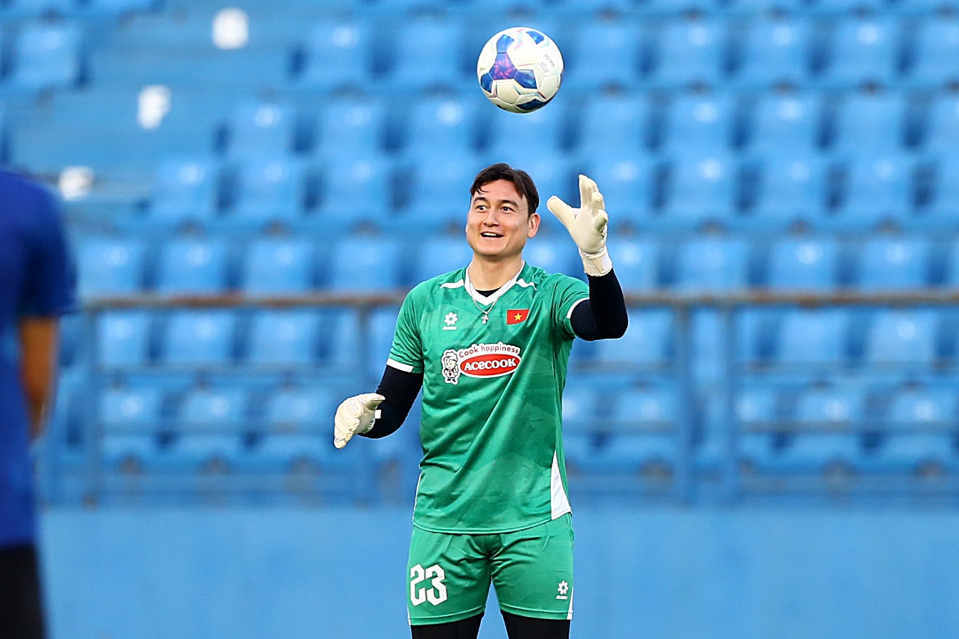 Dang Van Lam hua ho tro dan em Trung Kien, Van Viet hinh anh