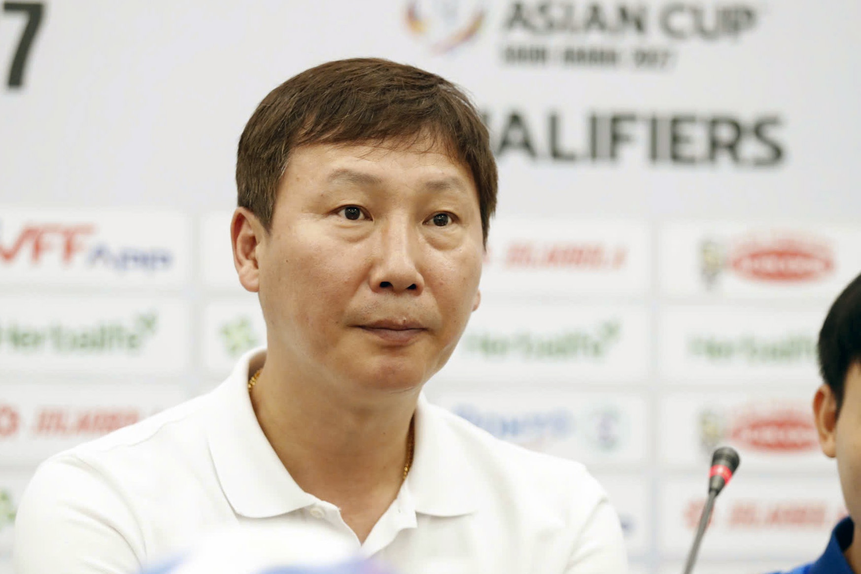 HLV Kim Sang-sik muon hang cong chat chiu co hoi hinh anh