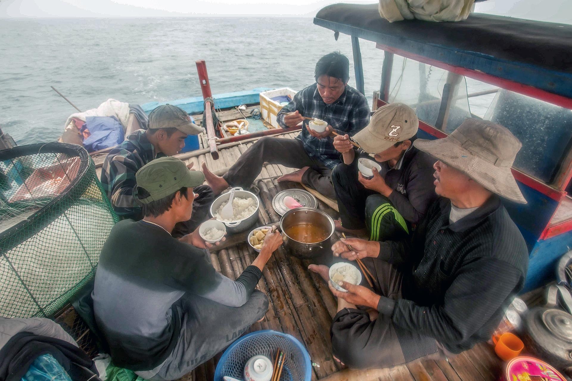 Cau ca ngoai bien dong anh 25