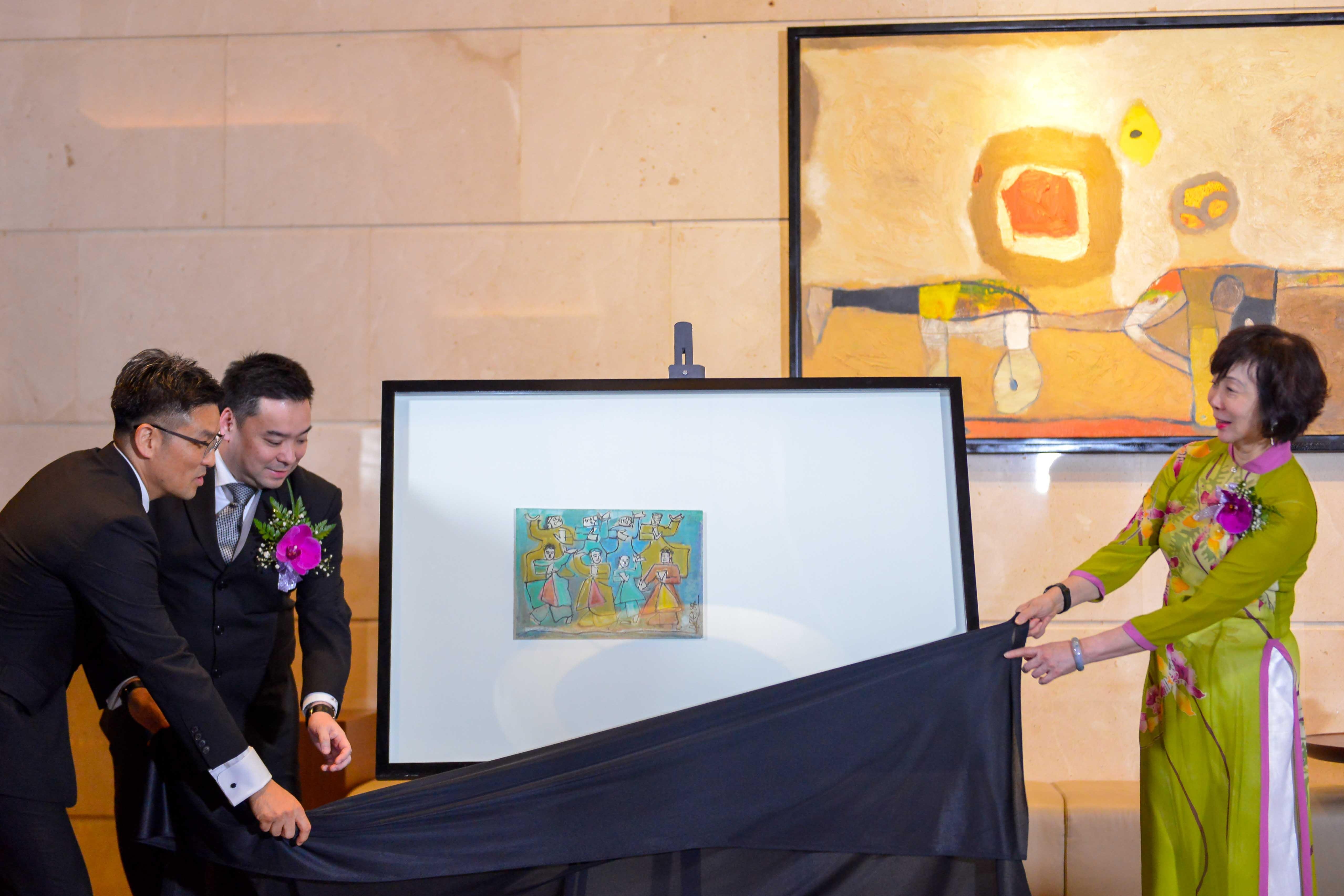 Khai mac trien lam tranh “Hanh trinh nghe thuat” anh 7