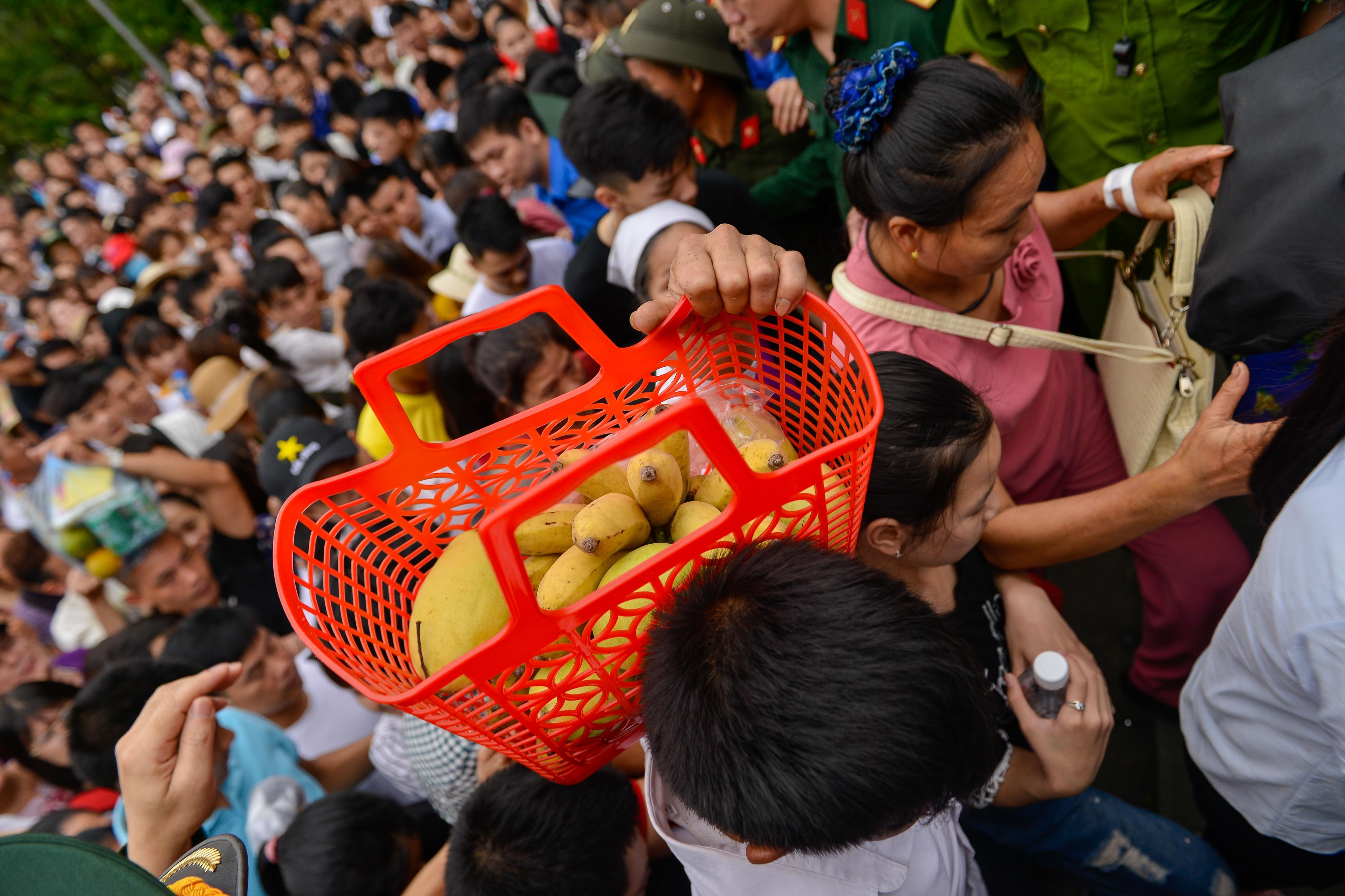 Trieu nguoi do ve Den Hung an ninh vat va giu an toan anh 11