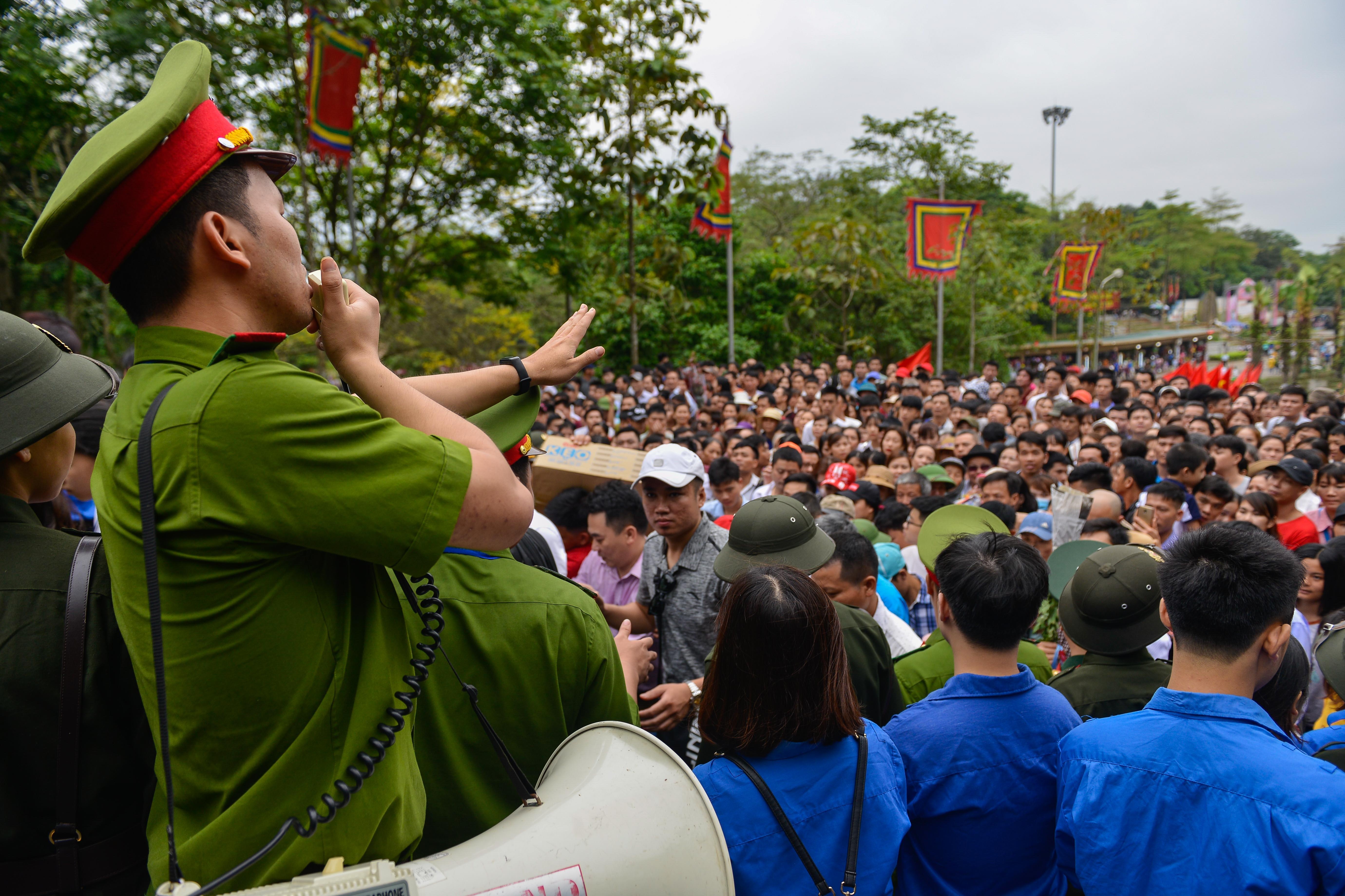 Trieu nguoi do ve Den Hung an ninh vat va giu an toan anh 8