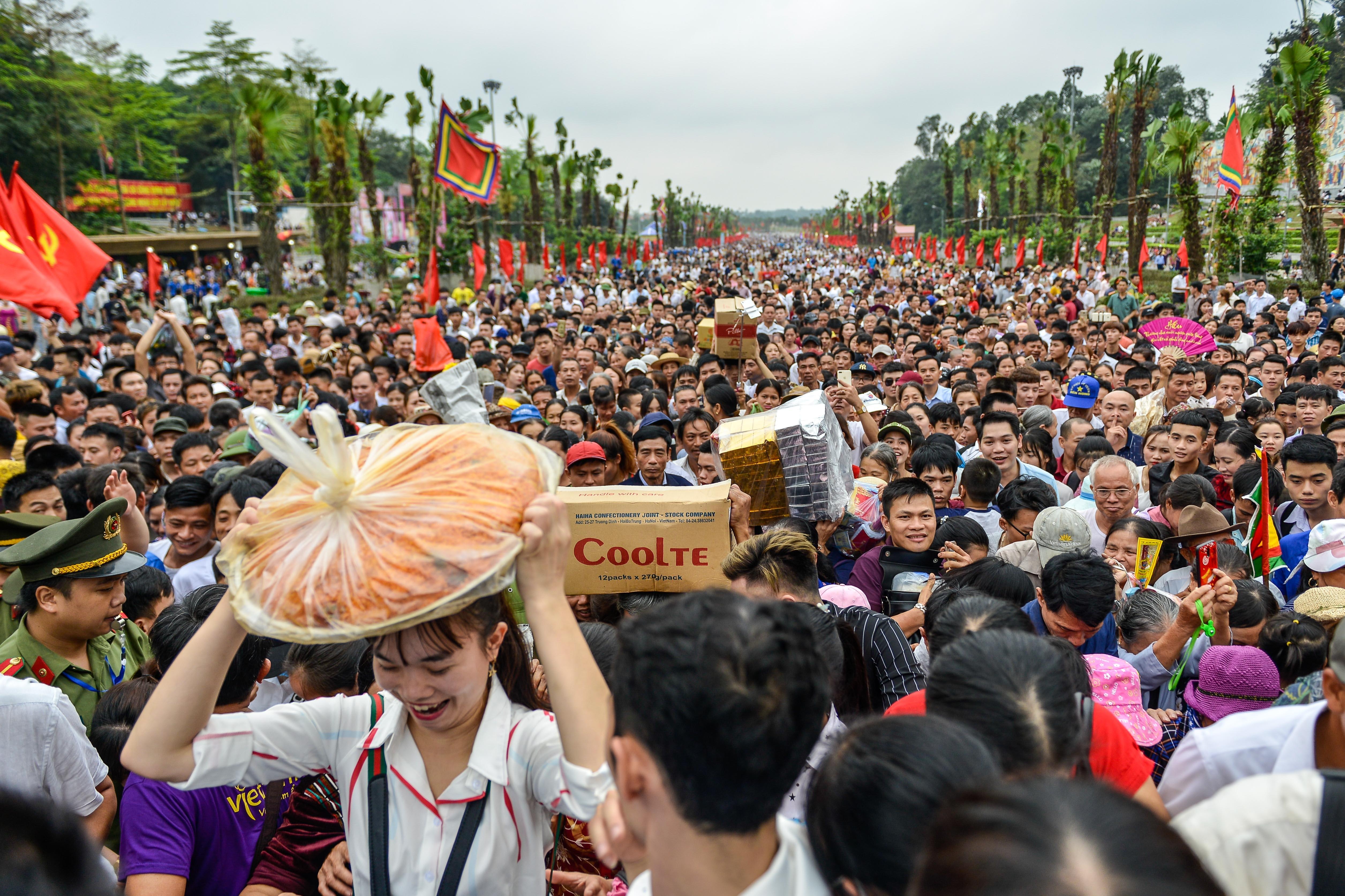 Trieu nguoi do ve Den Hung an ninh vat va giu an toan anh 1