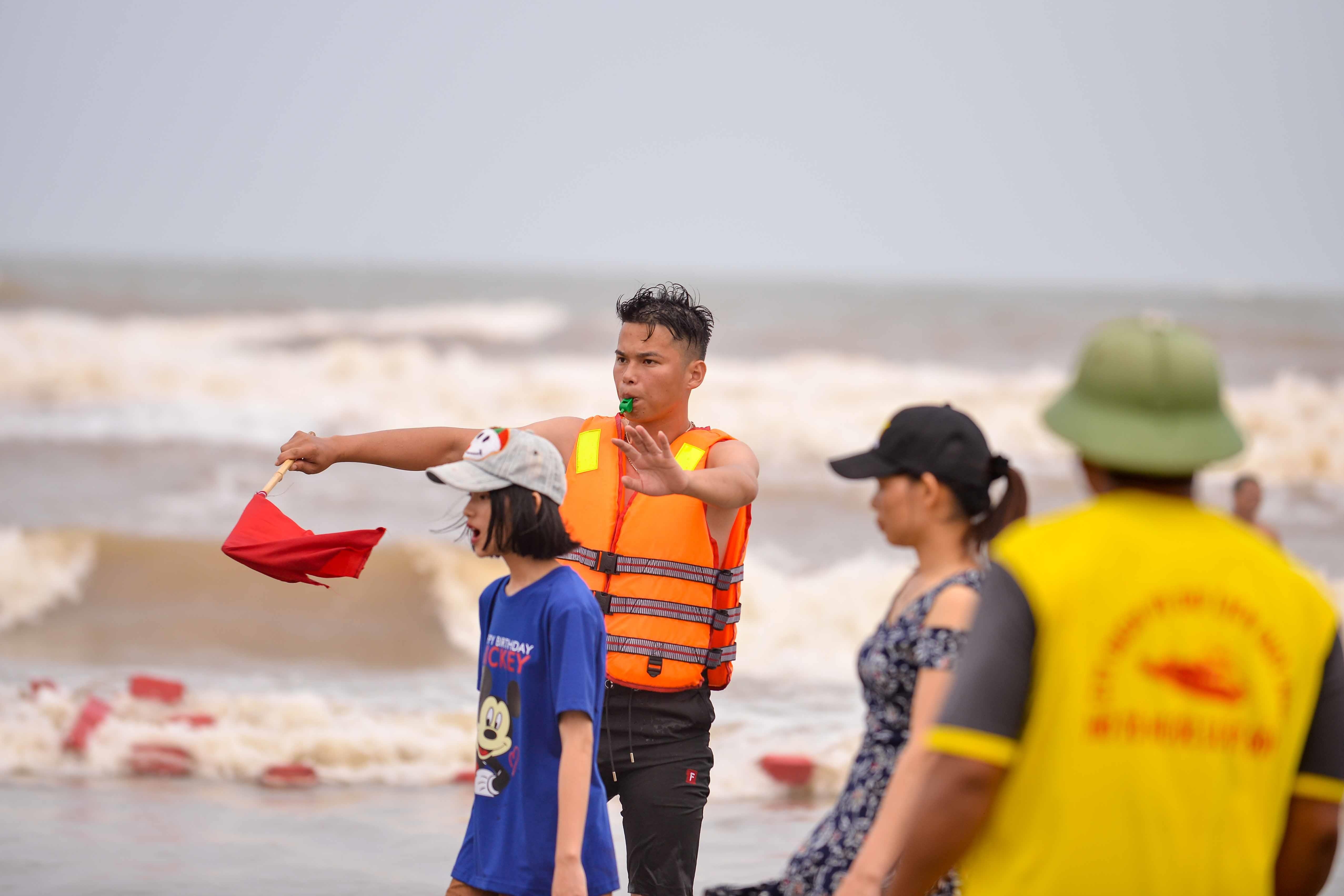 Bien Sam Son dong nghit nguoi vao le 30/4 anh 12