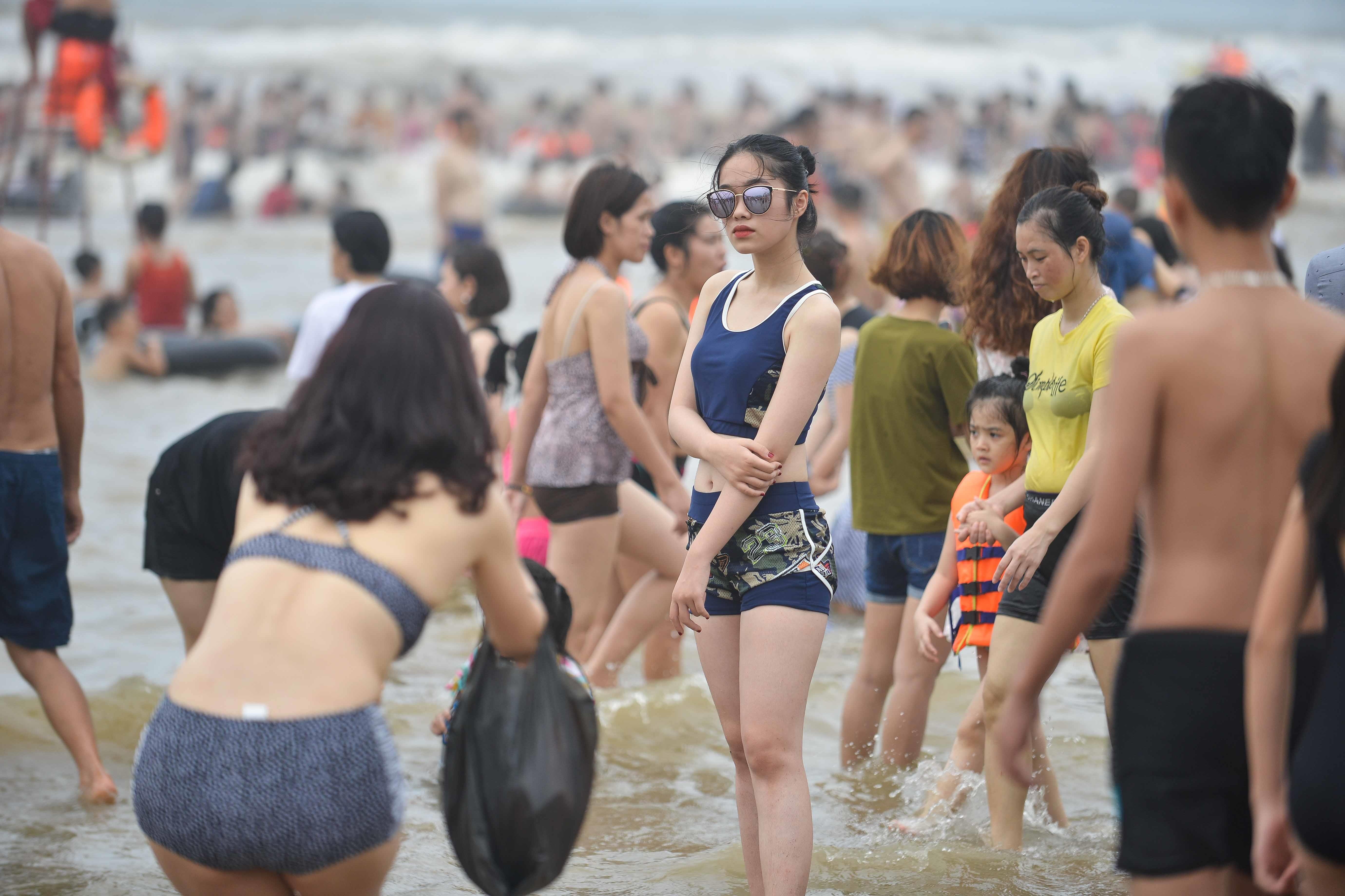 Bien Sam Son dong nghit nguoi vao le 30/4 anh 10