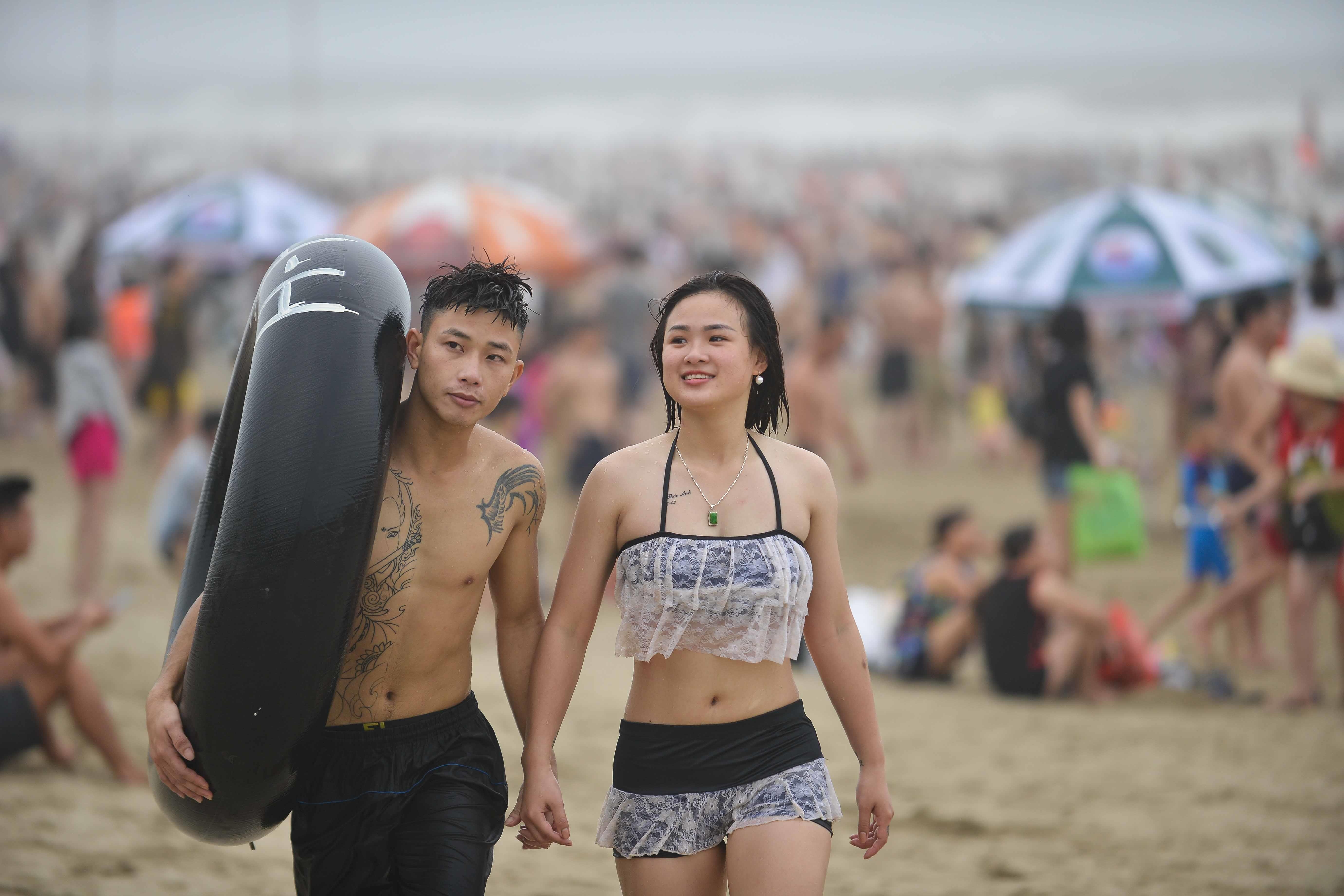 Bien Sam Son dong nghit nguoi vao le 30/4 anh 7