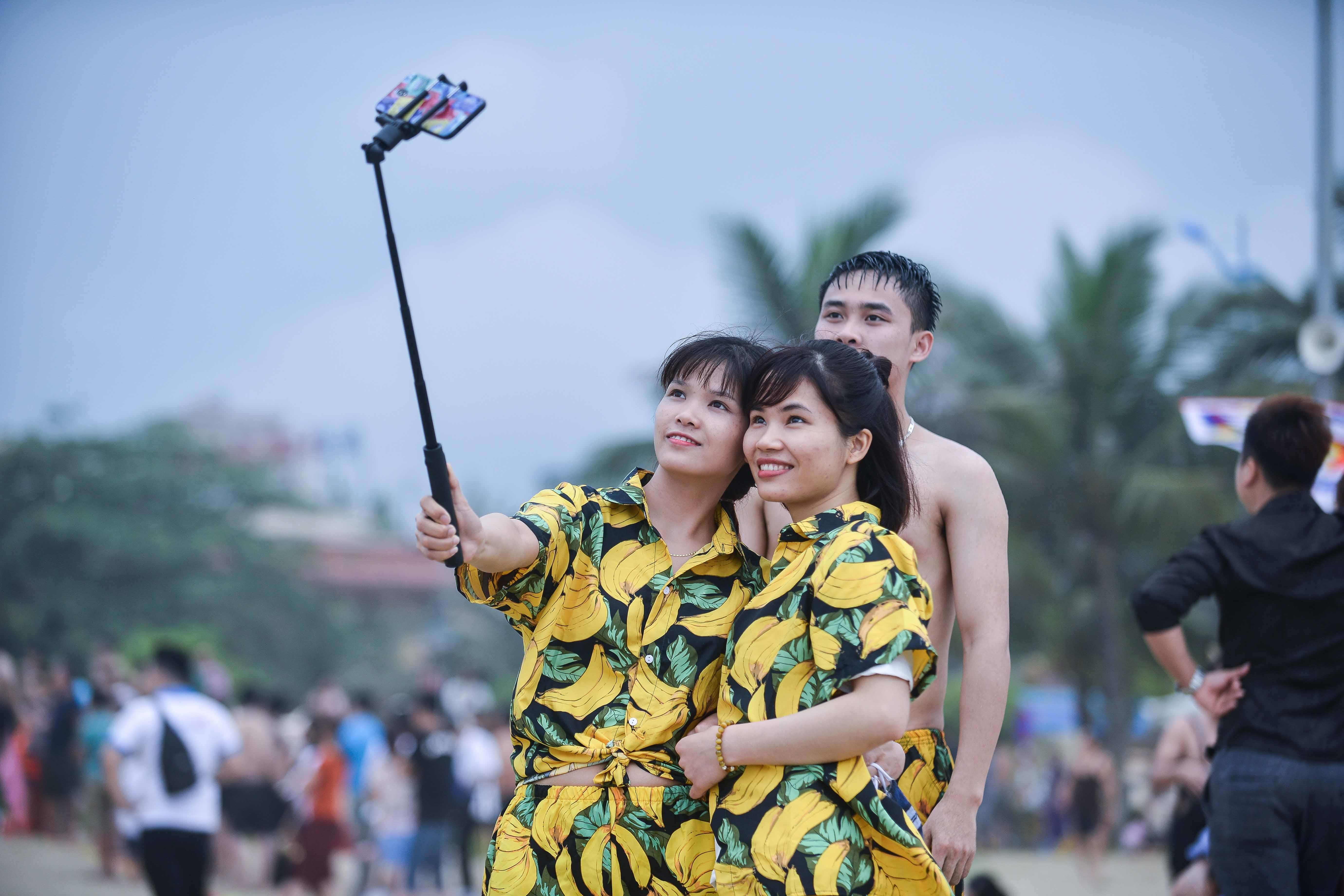 Bien Sam Son dong nghit nguoi vao le 30/4 anh 6