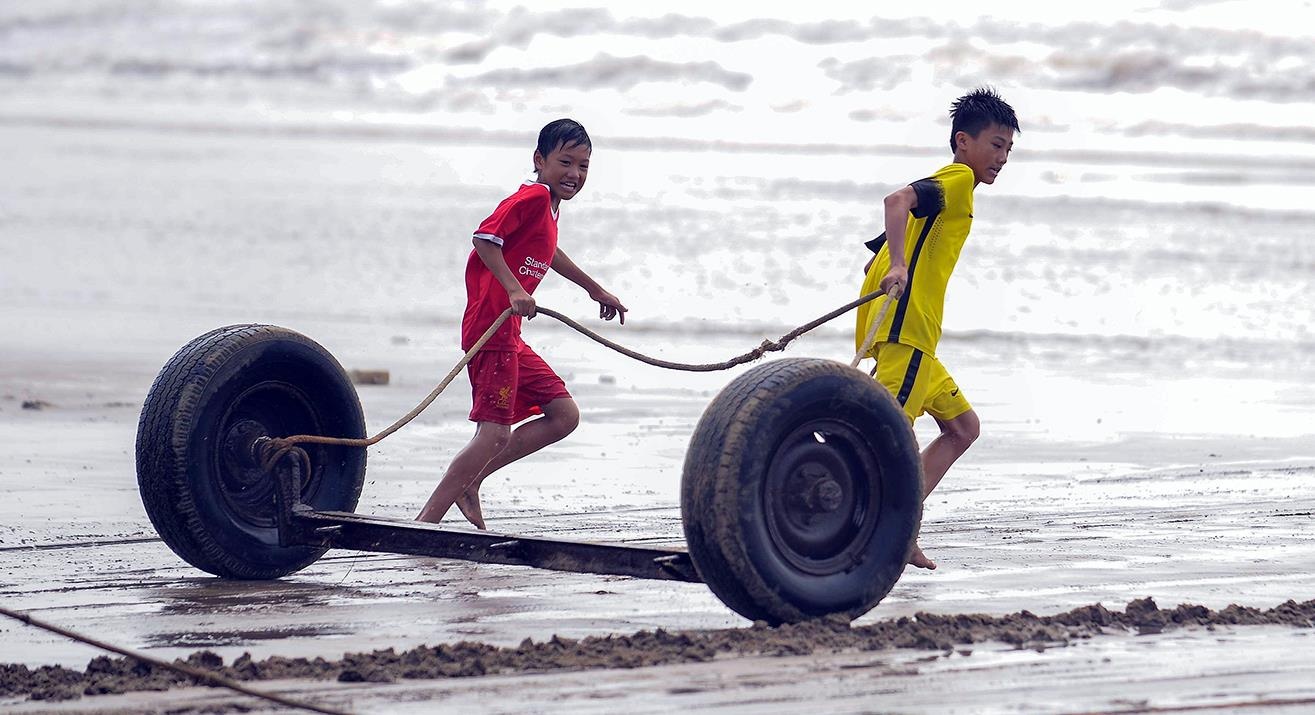 Binh yen lang chai ben pho bien Sam Son ngay nghi le hinh anh