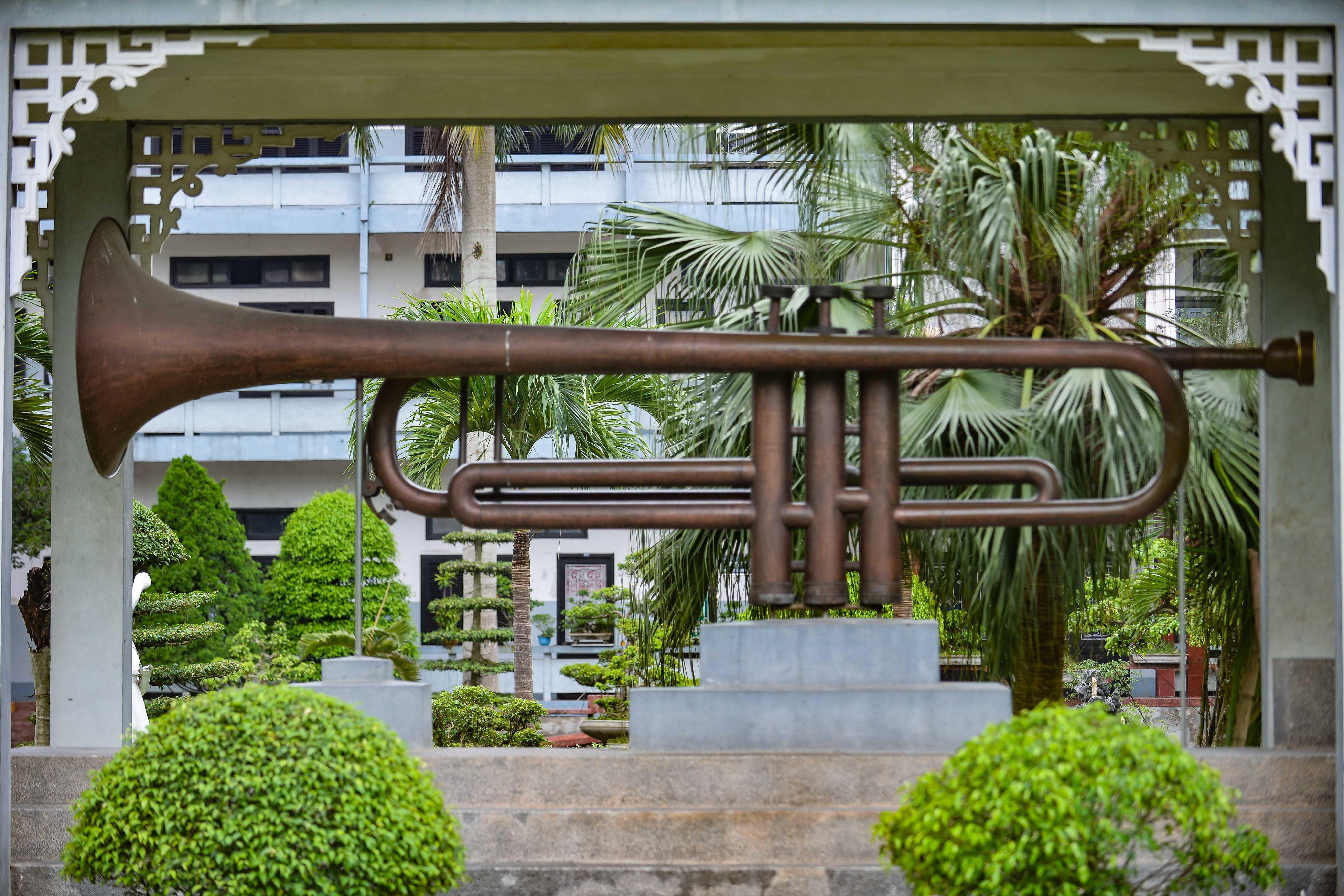 Nha tho Bui Chu va nhung hien vat doc,  la,  co mot khong hai anh 11