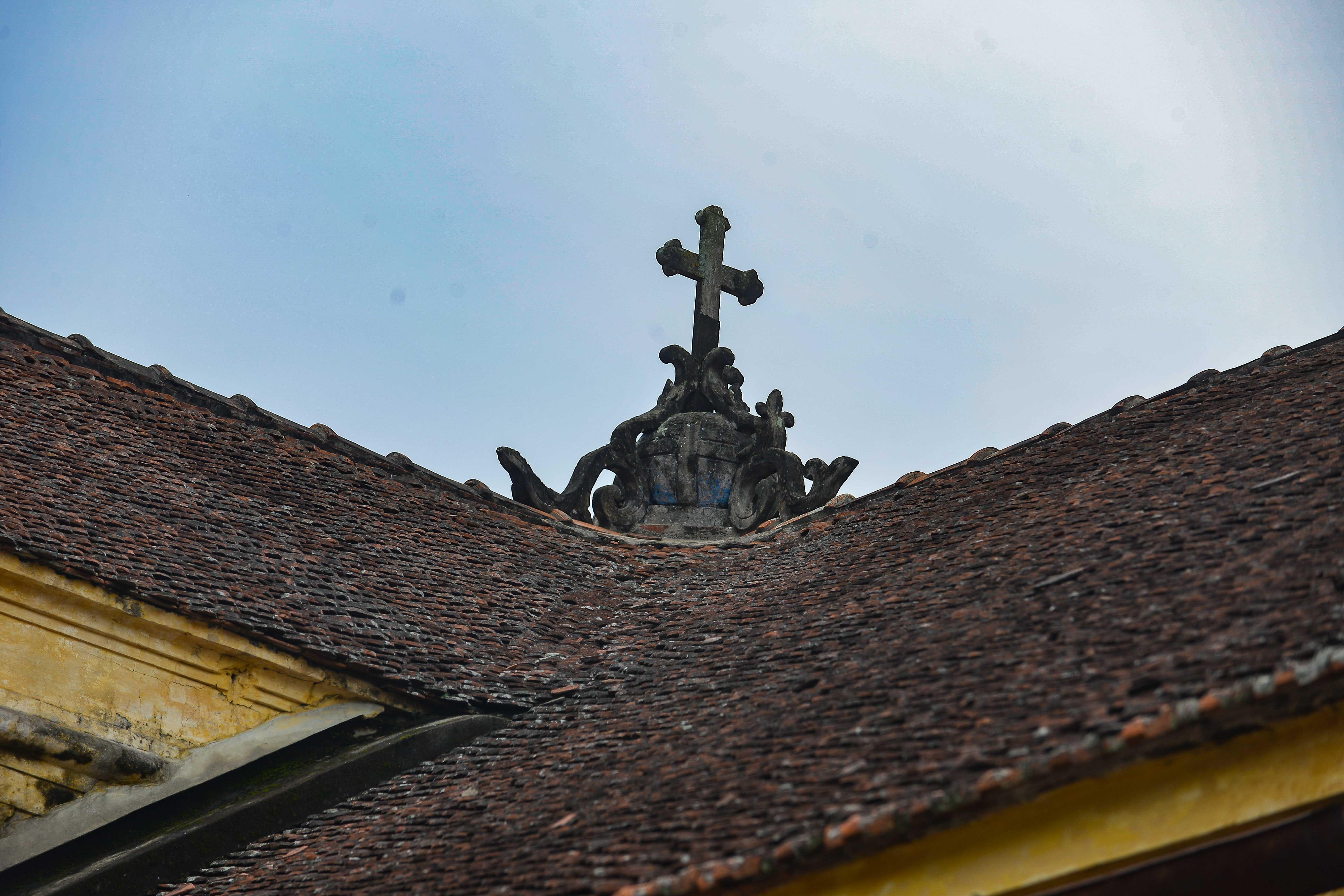 Nha tho Bui Chu va nhung hien vat doc,  la,  co mot khong hai anh 8