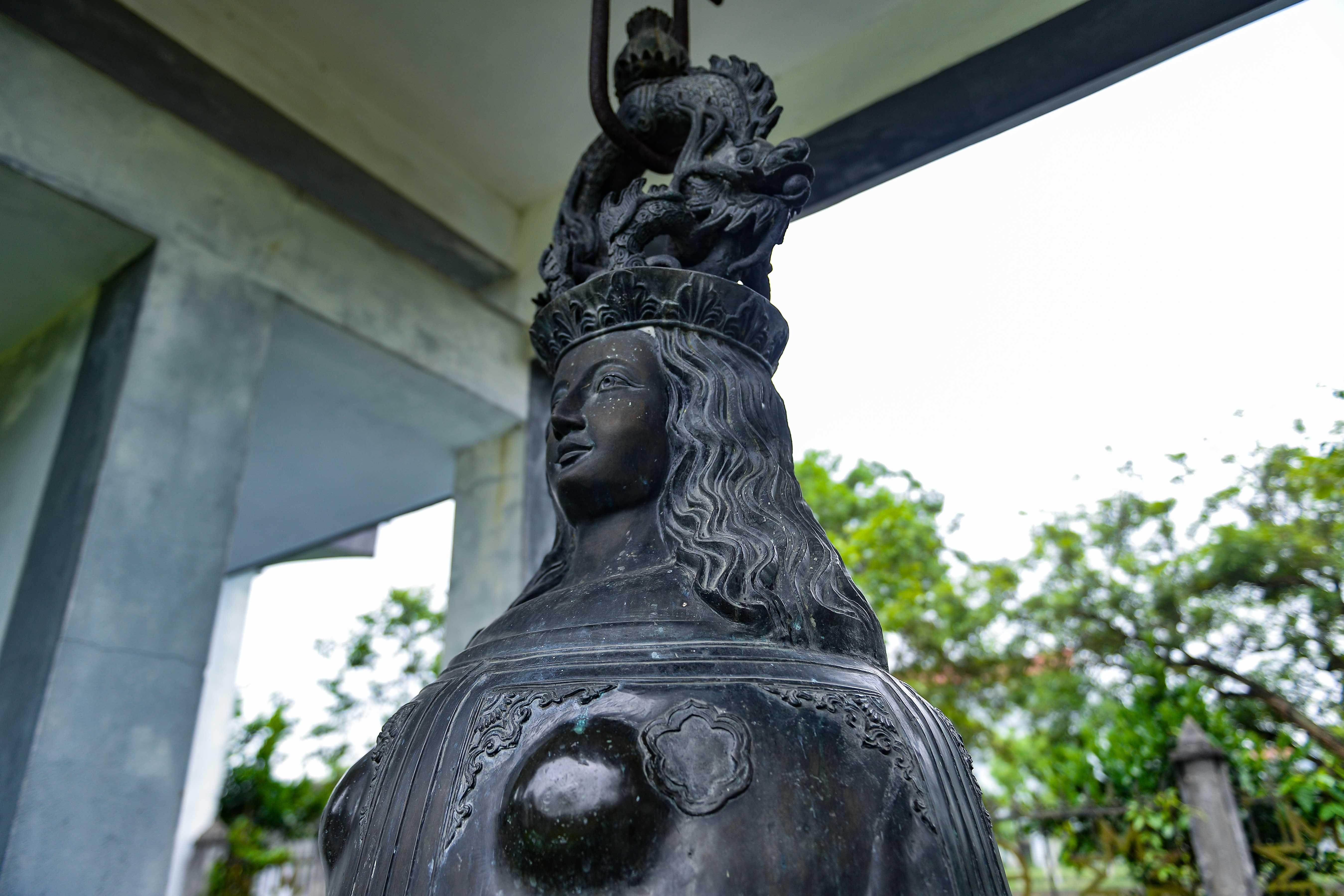 Nha tho Bui Chu va nhung hien vat doc,  la,  co mot khong hai anh 10