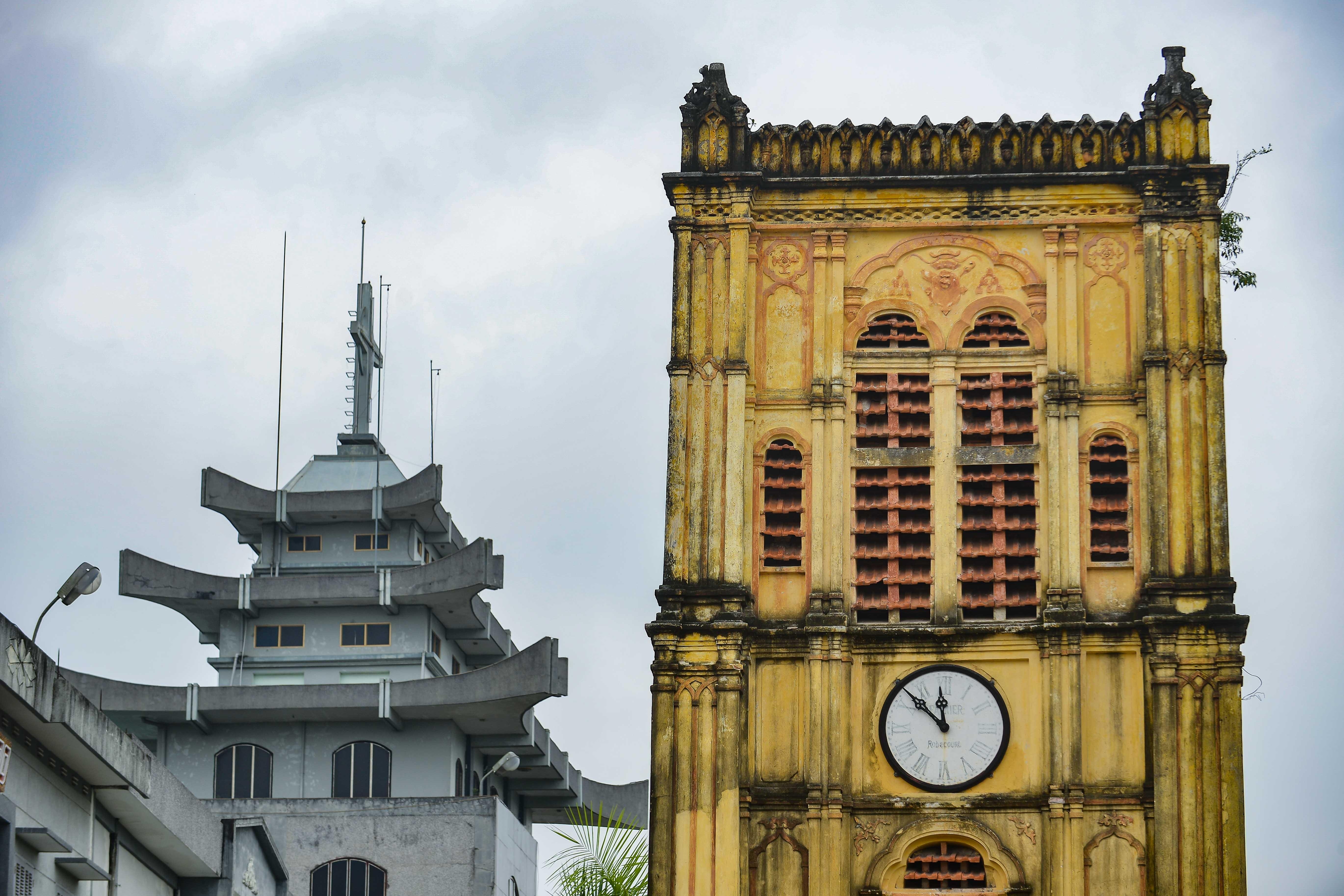 Nha tho Bui Chu va nhung hien vat doc,  la,  co mot khong hai anh 14