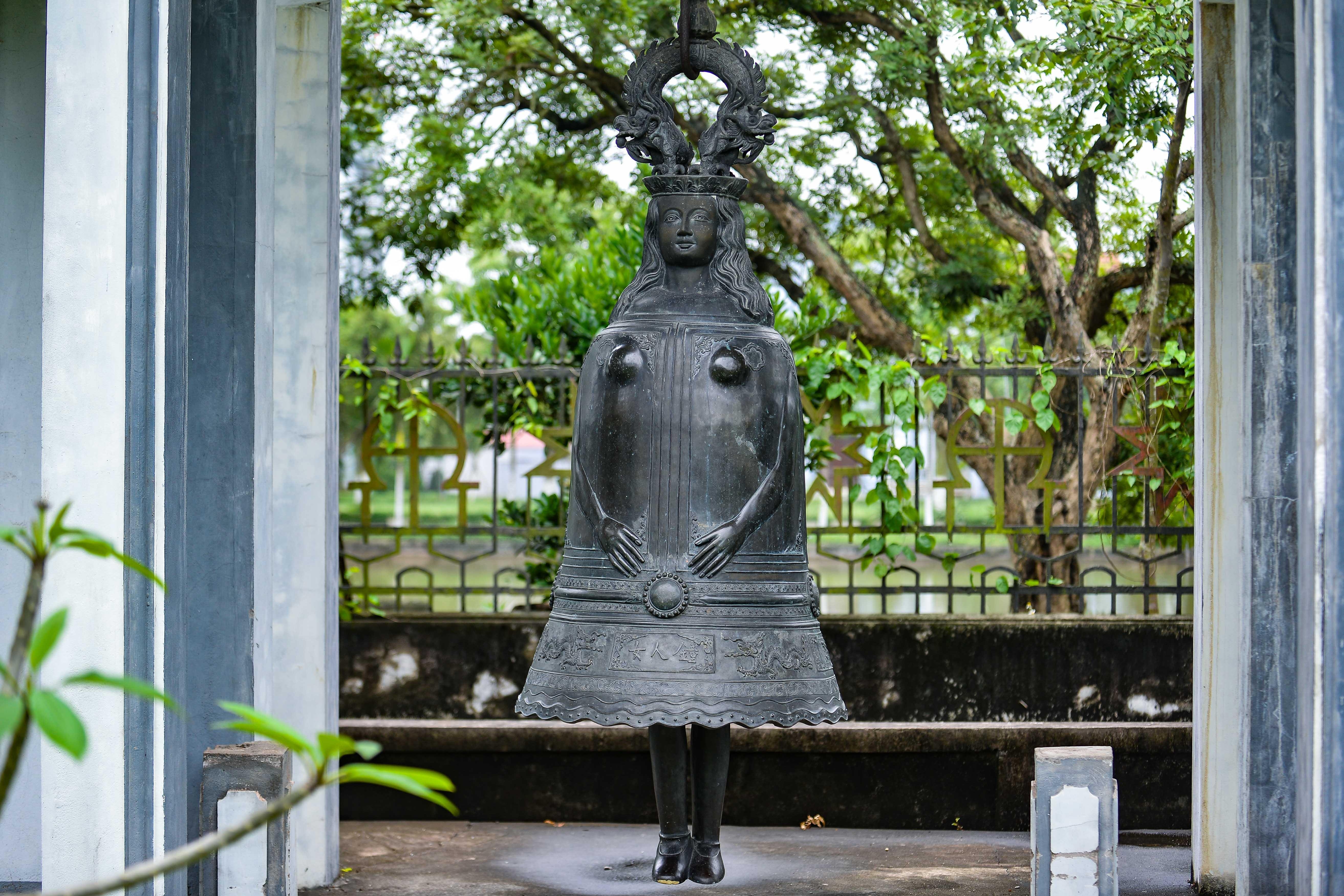 Nha tho Bui Chu va nhung hien vat doc,  la,  co mot khong hai anh 9