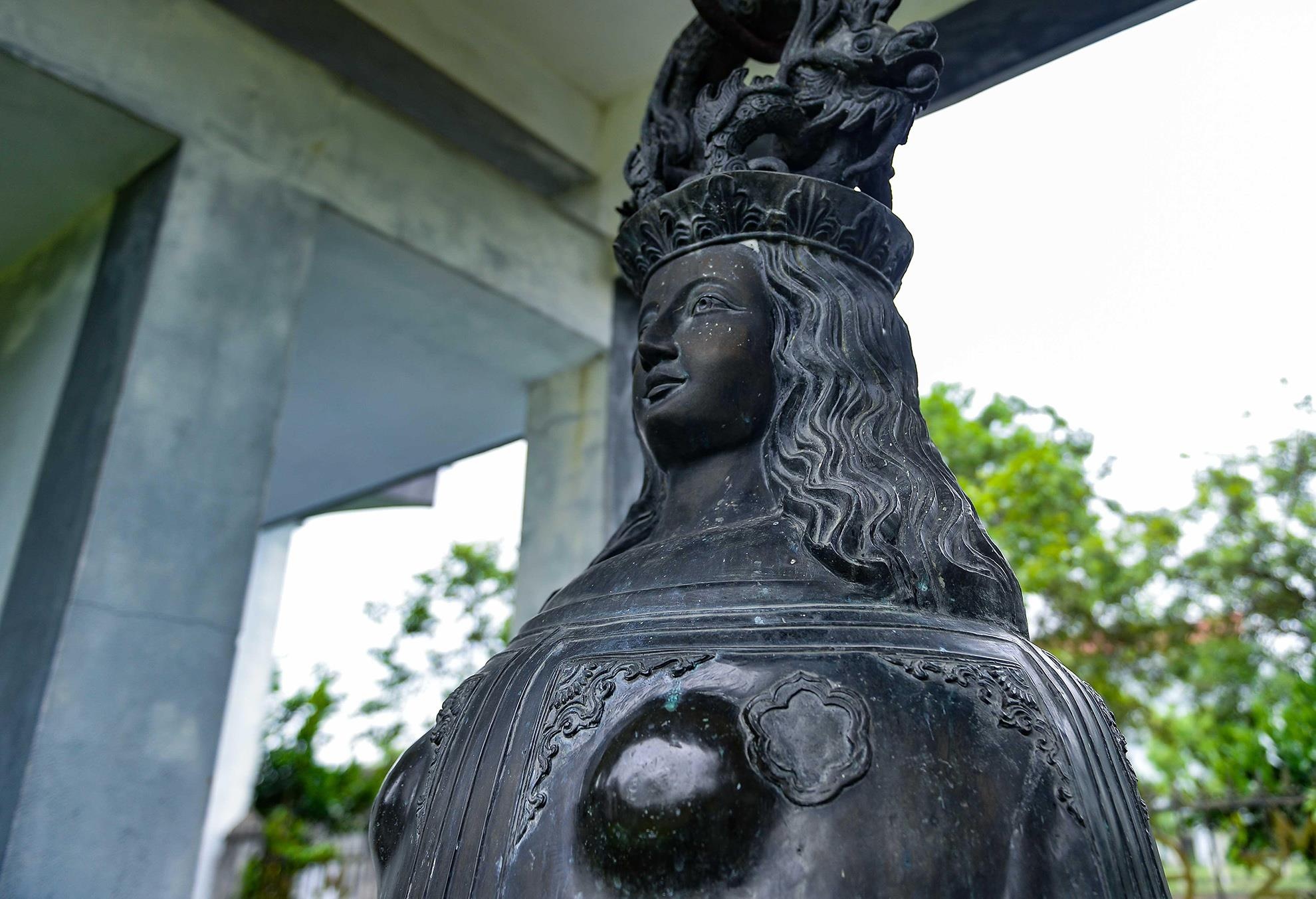 Giao duong Bui Chu voi nhung hien vat doc, la hinh anh