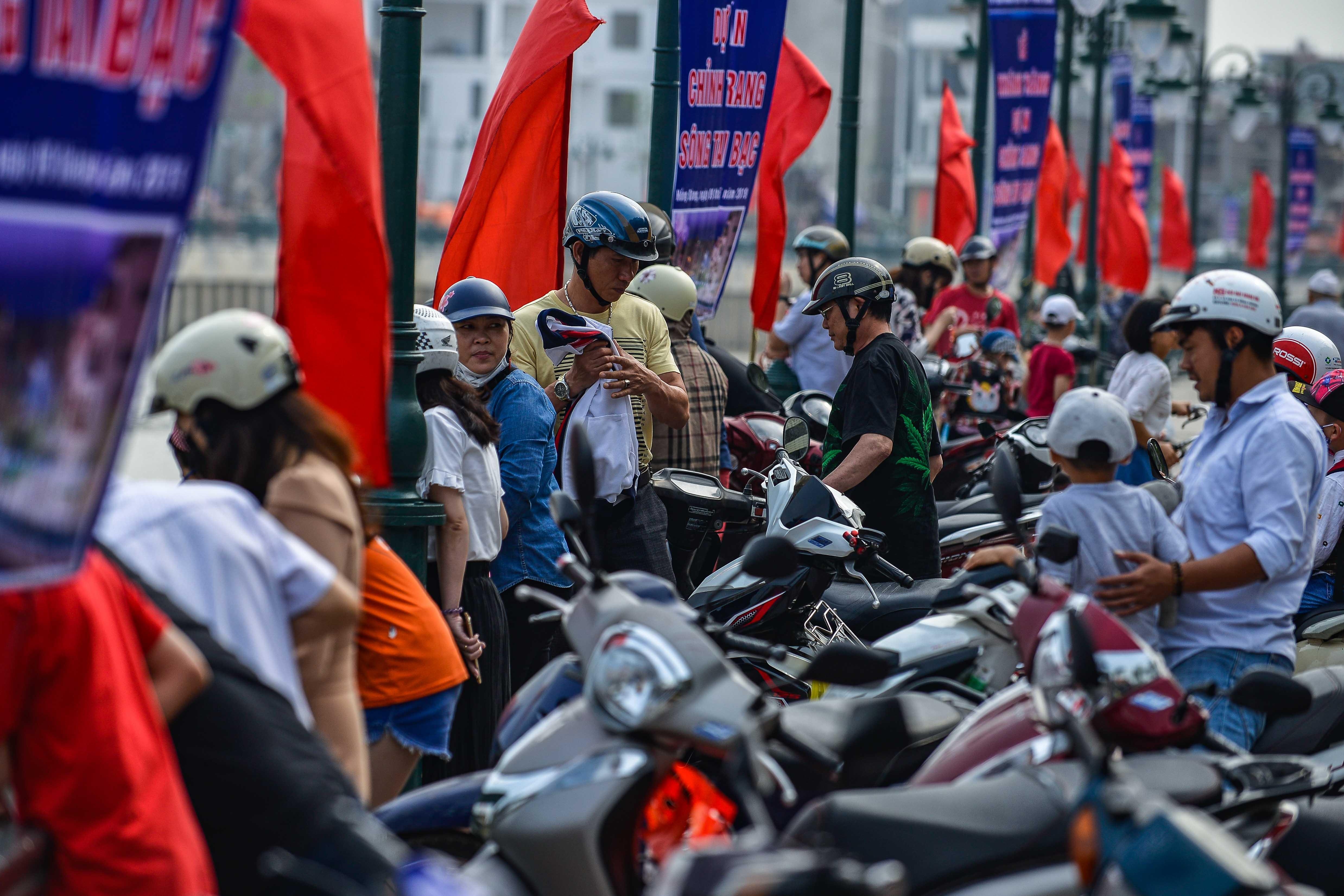 Nghin nguoi di xem 20 doi thien nga tren song Tam Bac anh 2