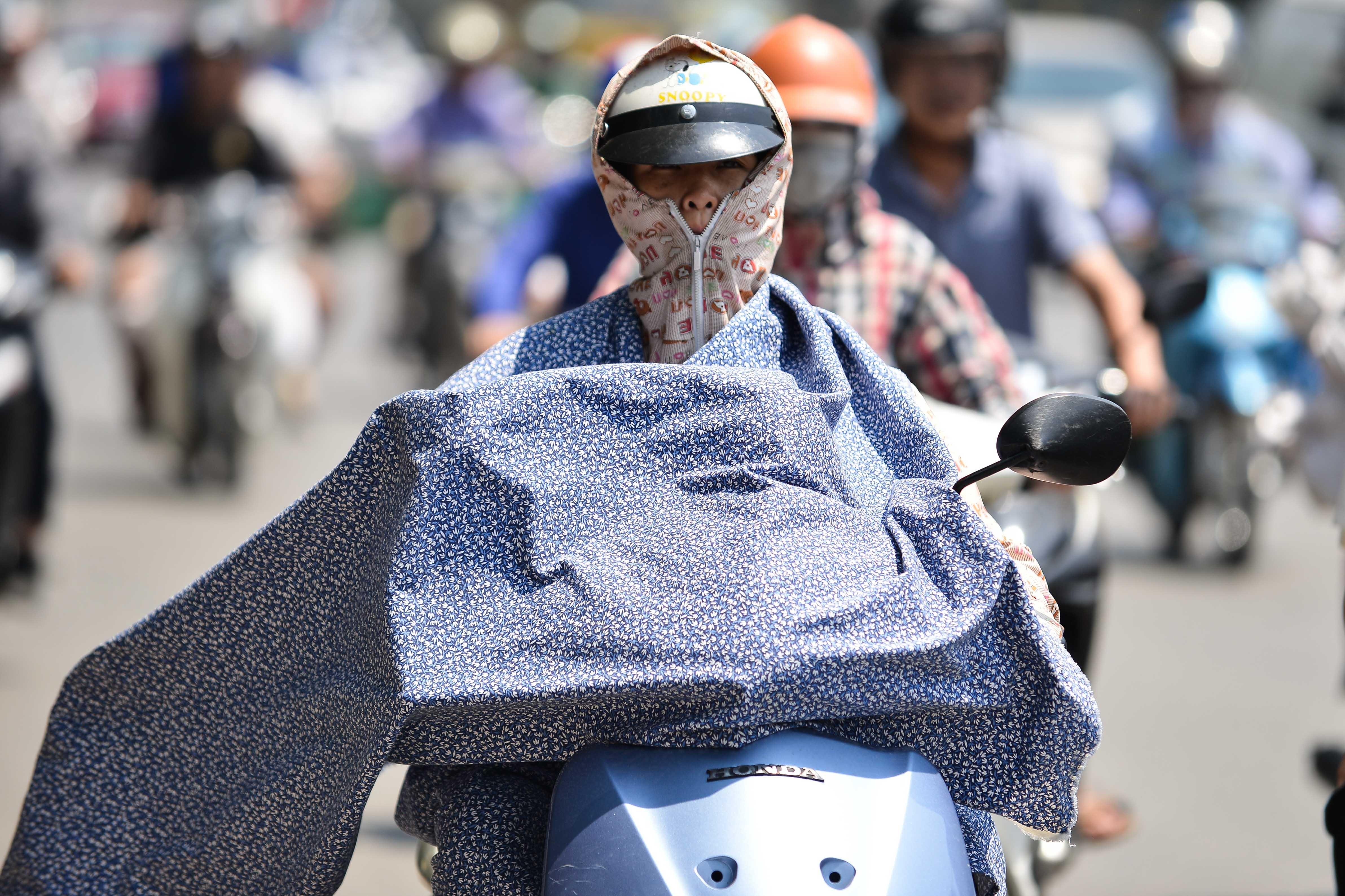Muon kieu doi pho voi nang nong tai Ha Noi anh 8